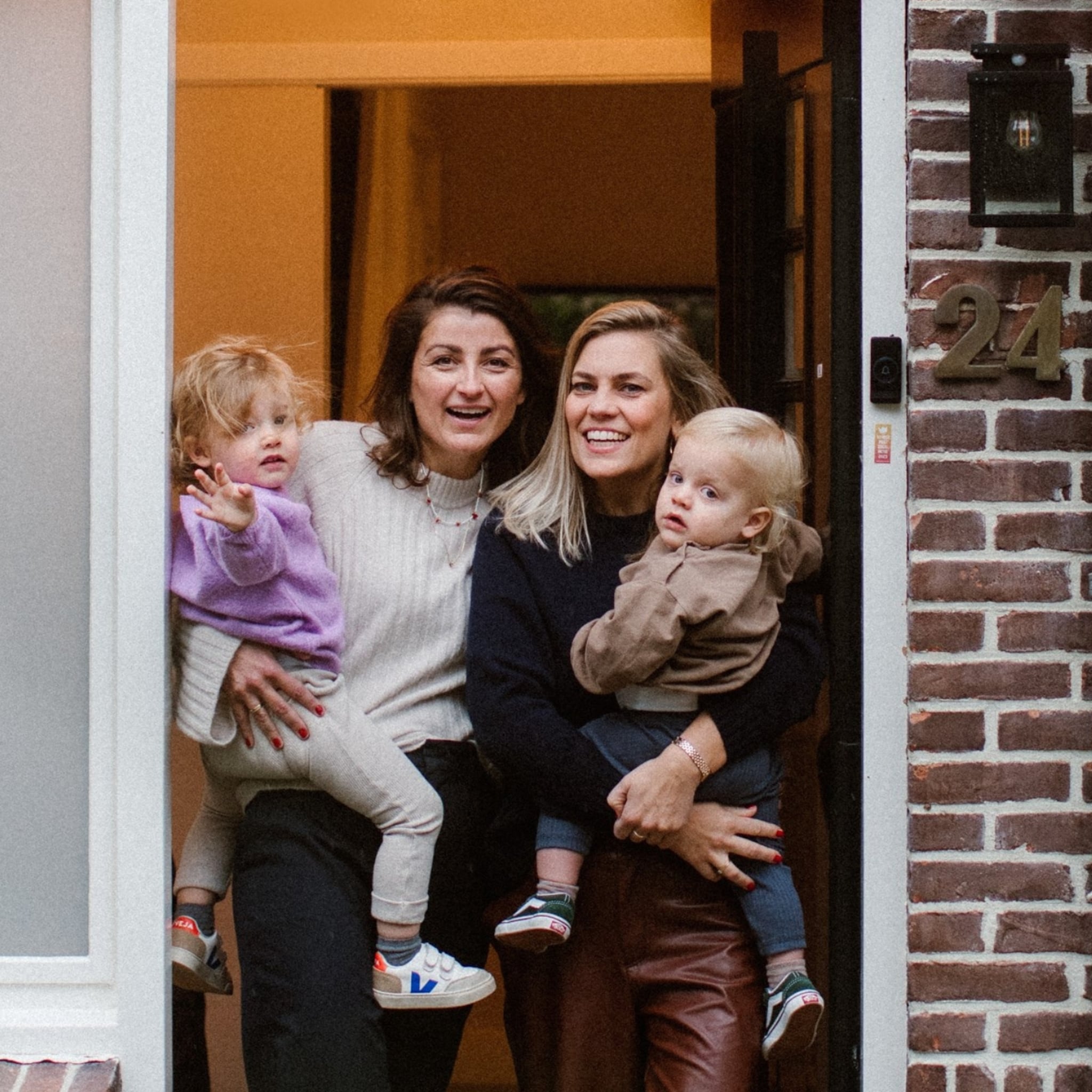 susanne en chantal kregen twee baby s in negen maanden over een tijdje lijken ze waarschijnlijk een tweeling