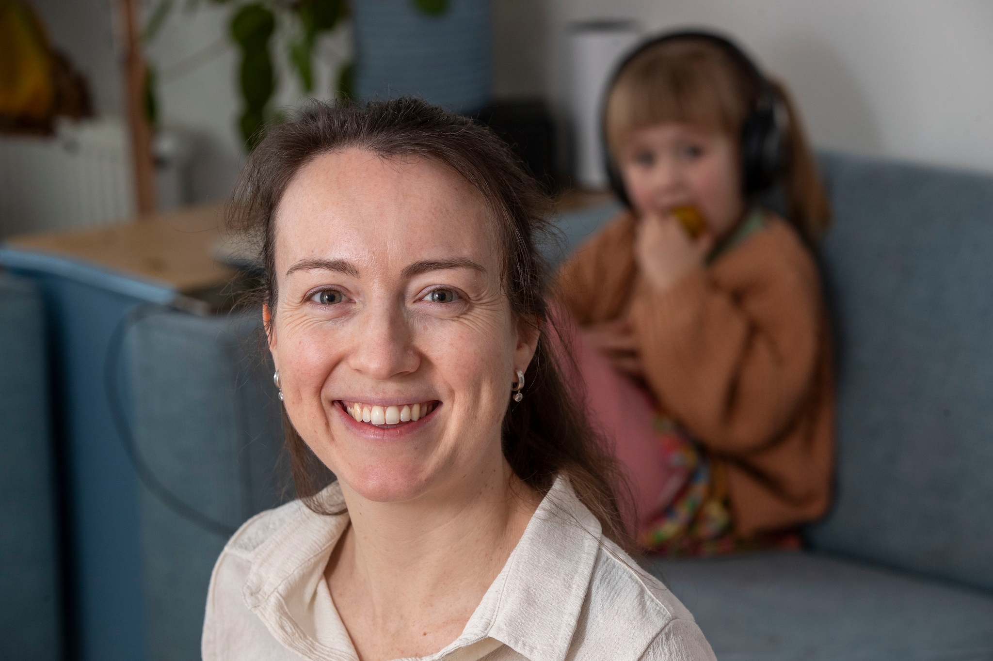 Laura Kraak uit Wageningen begon een aantal jaren geleden een petitie om kinderen een dubbele achternaam, van vader en moeder, te geven. Op 1 januari 2024 gaat de wettelijkje regeling in die dit mogelijk maakt. Herman Stöver