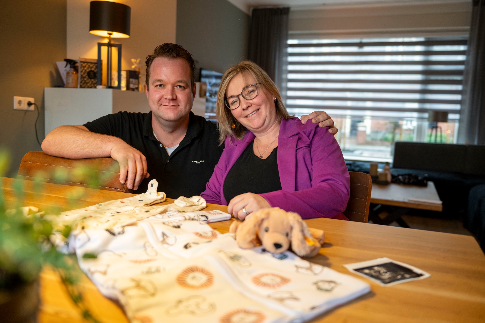 Het huis wordt verbouwd, de babykamer ingericht. Koen en Ines kunnen eindelijk uitkijken naar de geboorte van hun kindje. Lenneke Lingmont