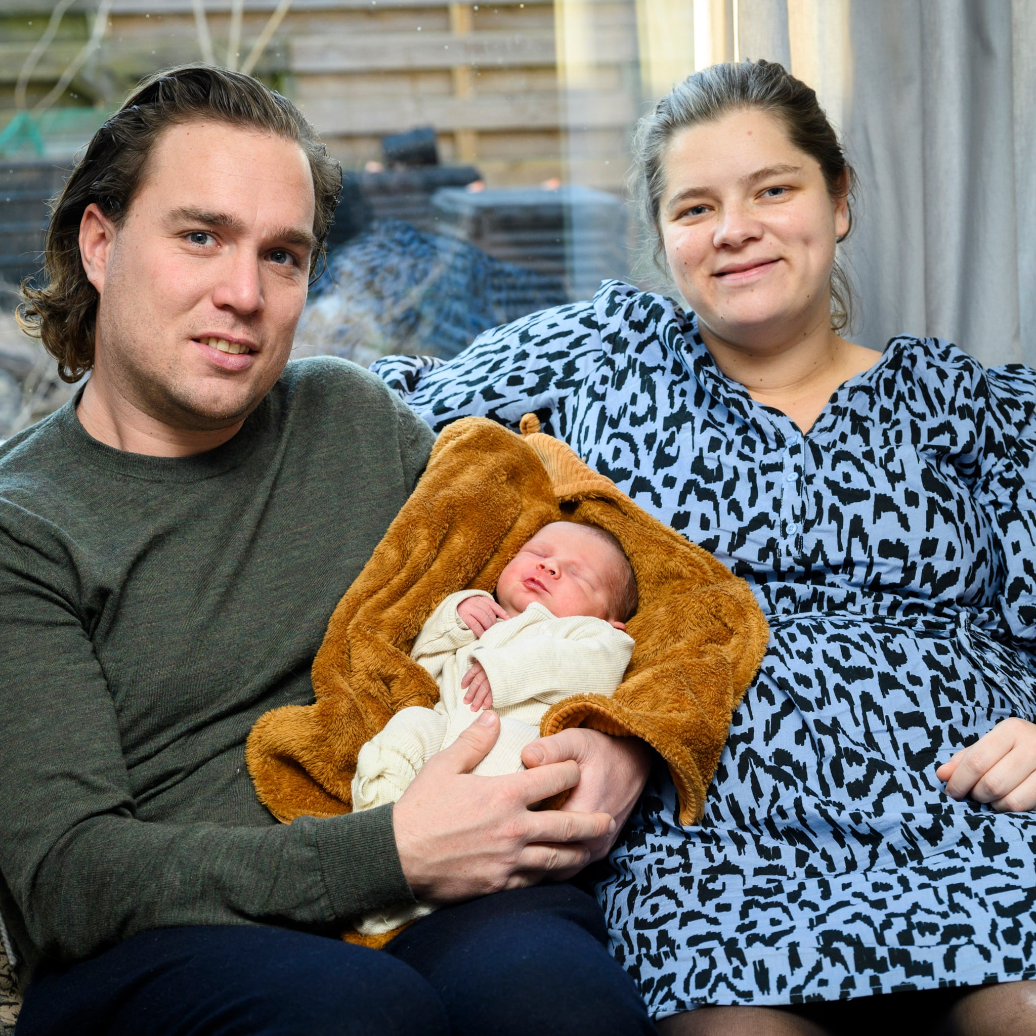 rebecca en aaron krijgen baby op de dag dat ze zelf jarig zijn hilarisch verhaal voor op verjaardagen