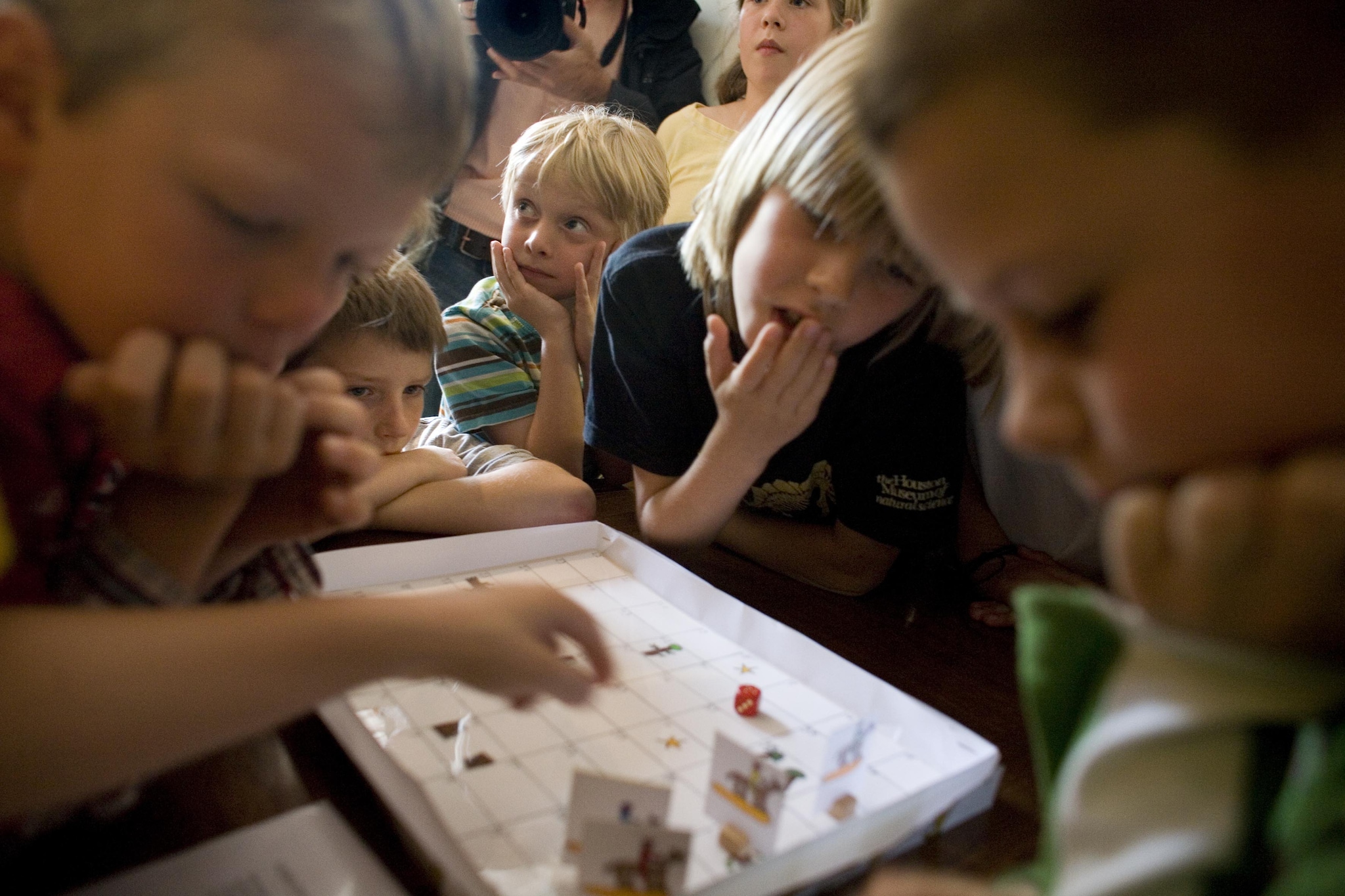 Hoogbegaafde kinderen spelen een spel. Deze kinderen komen niet in het verhaal voor. (Archiefbeeld). ANP /  ANP