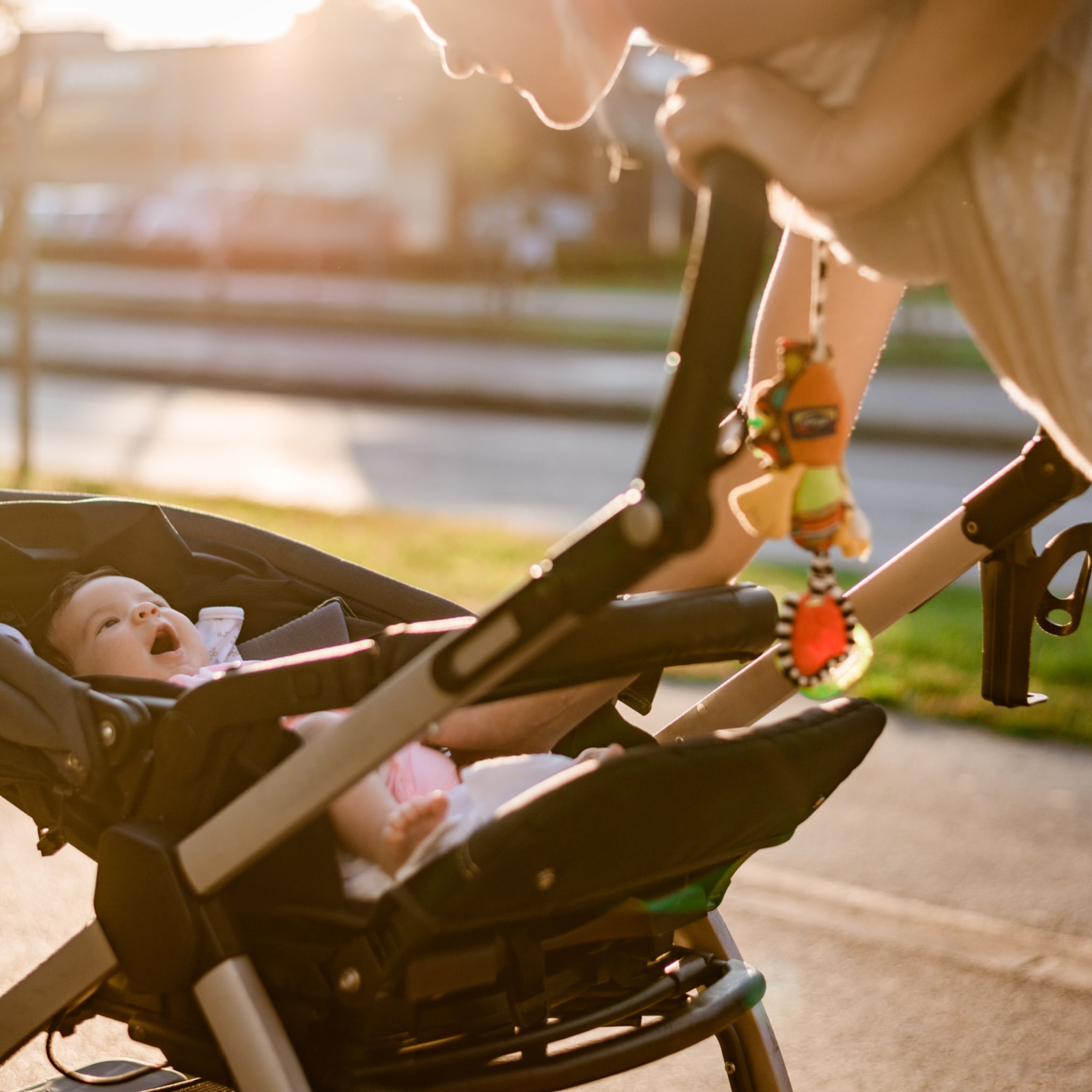 ergonoom waarschuwt dit is waarom kleine kinderwagens of buggy s niet goed zijn voor je baby