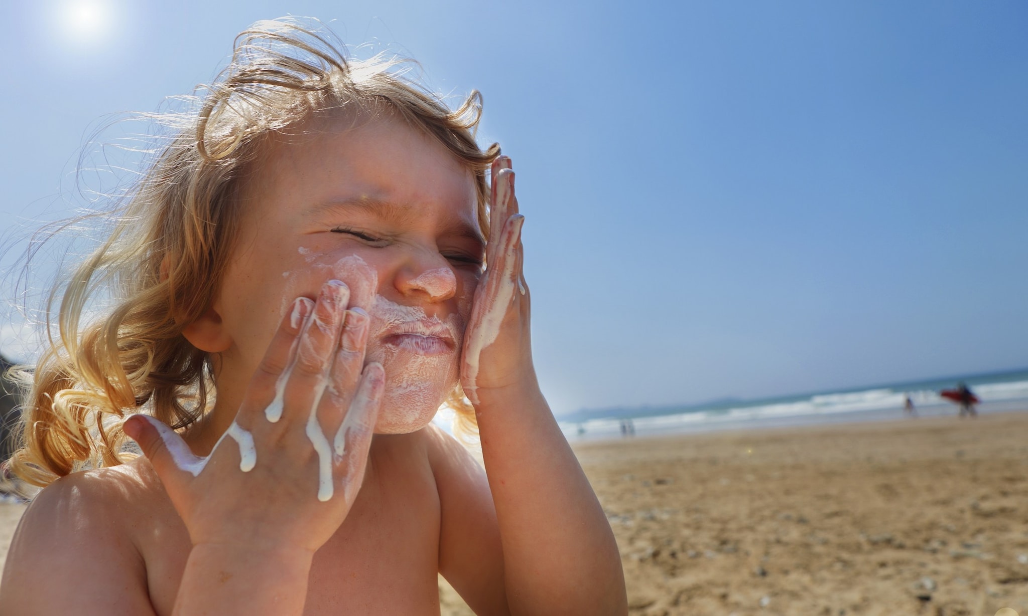 Peuter smeert zich in met zonnebrand baby Getty Images