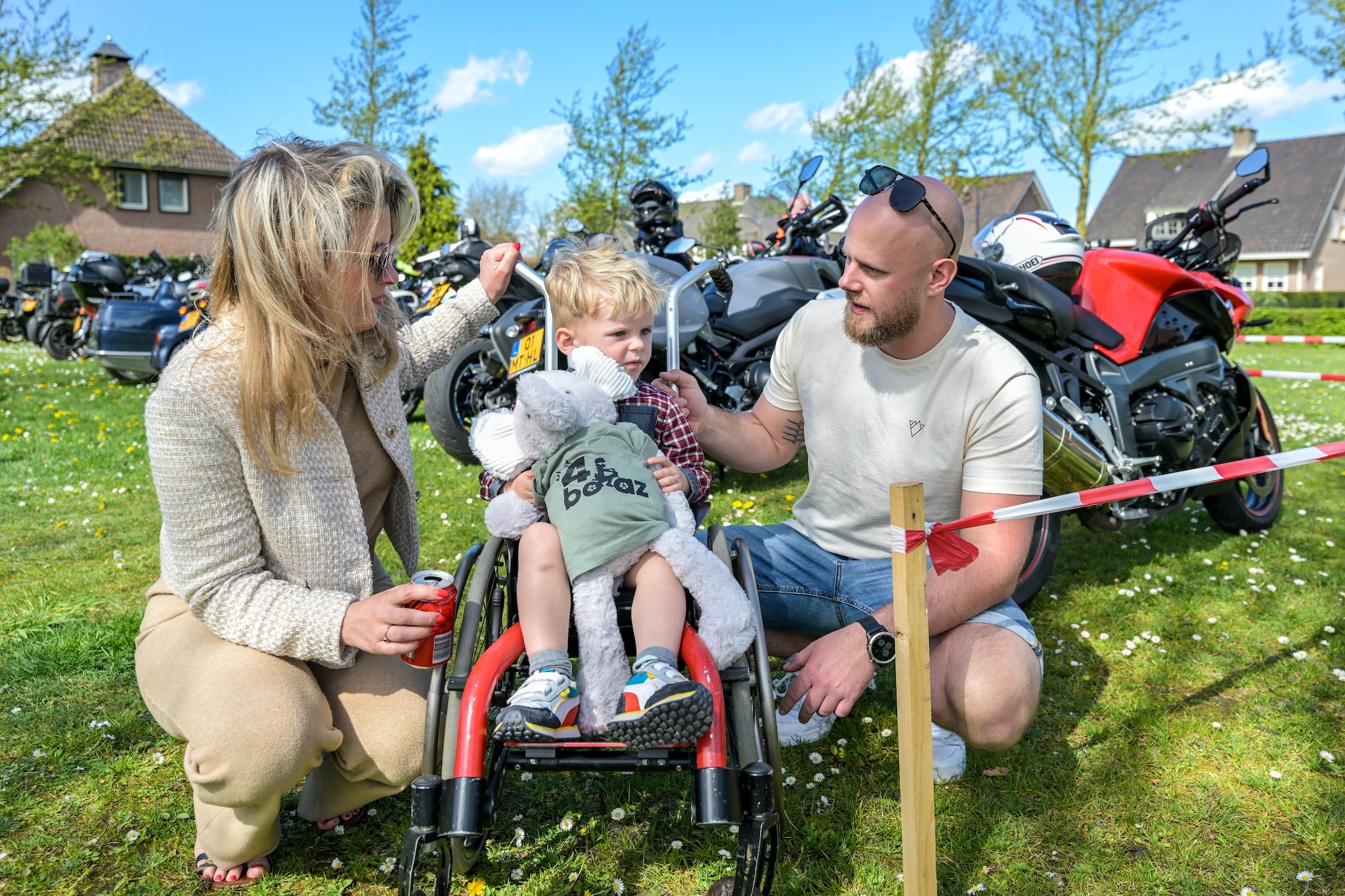 Malou, Boaz en Robin tijdens de eerste actiedag in Keldonk. Van Assendelft / Thomas Segers