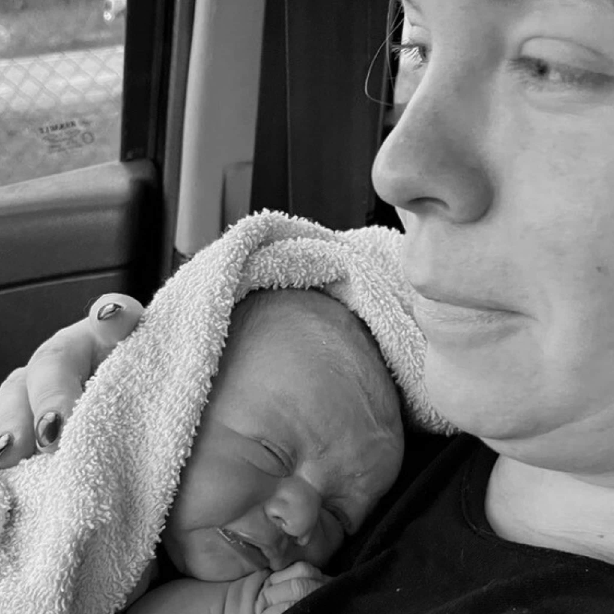 sofies-bevallingsverhaal-onderweg-naar-het-ziekenhuis-krijg-ik-persweeen