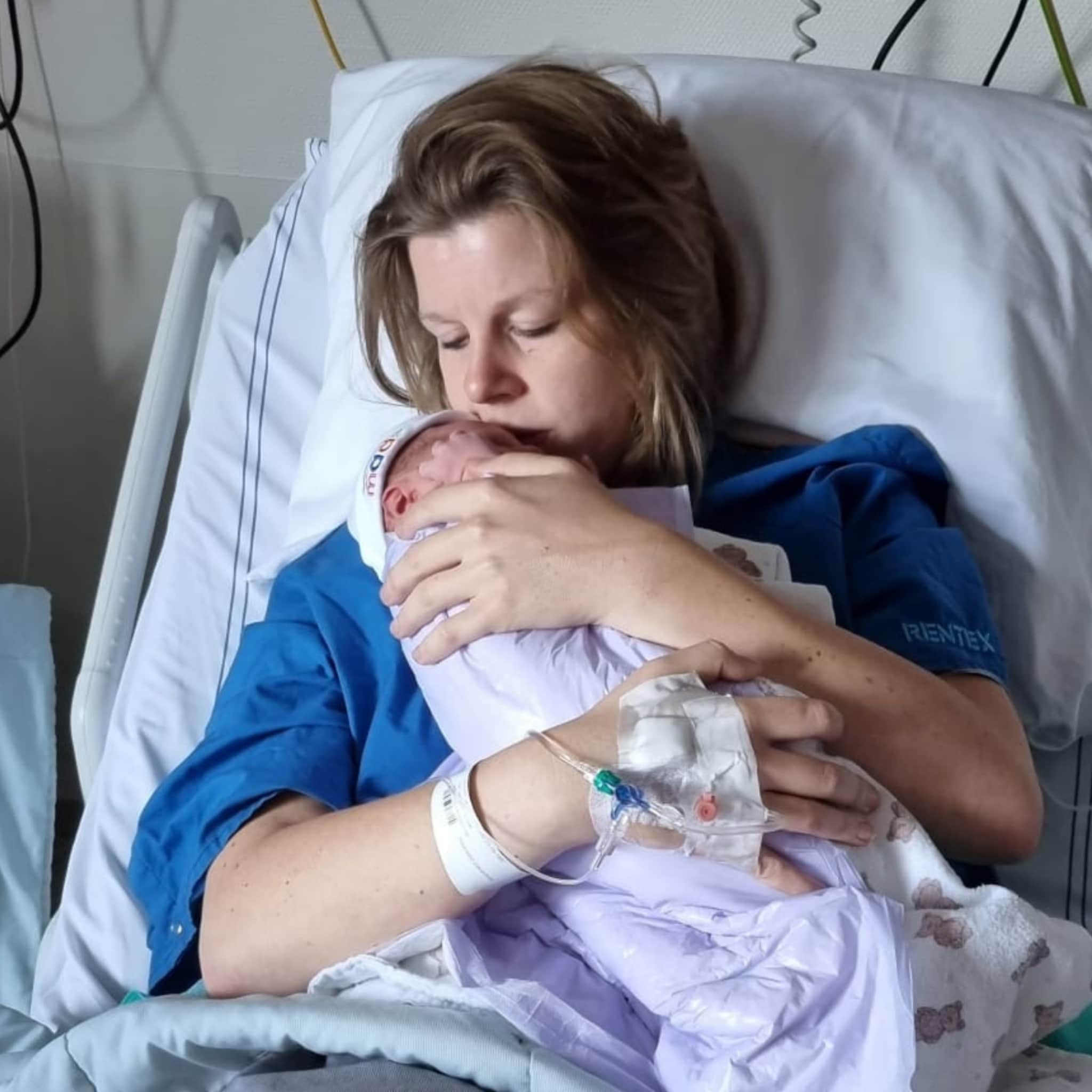 kims bevalling onder narcose in paniek werd ik wakker waar was mijn kind