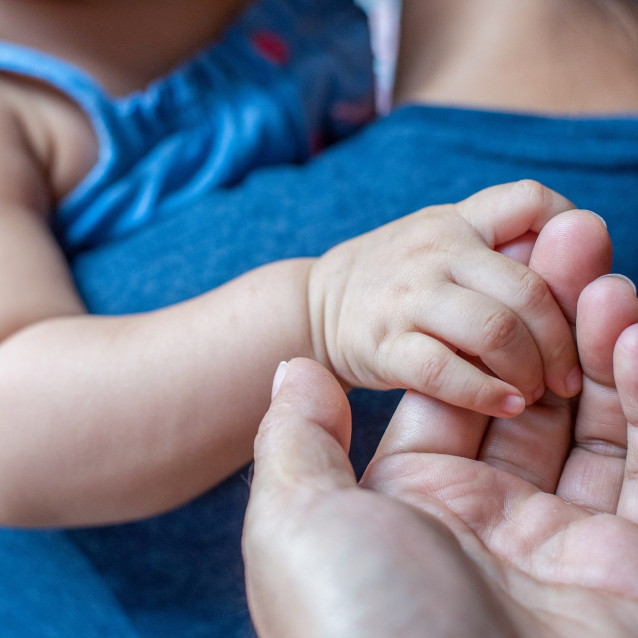 tweede kamer wil op termijn af van adoptie kind uit buitenland