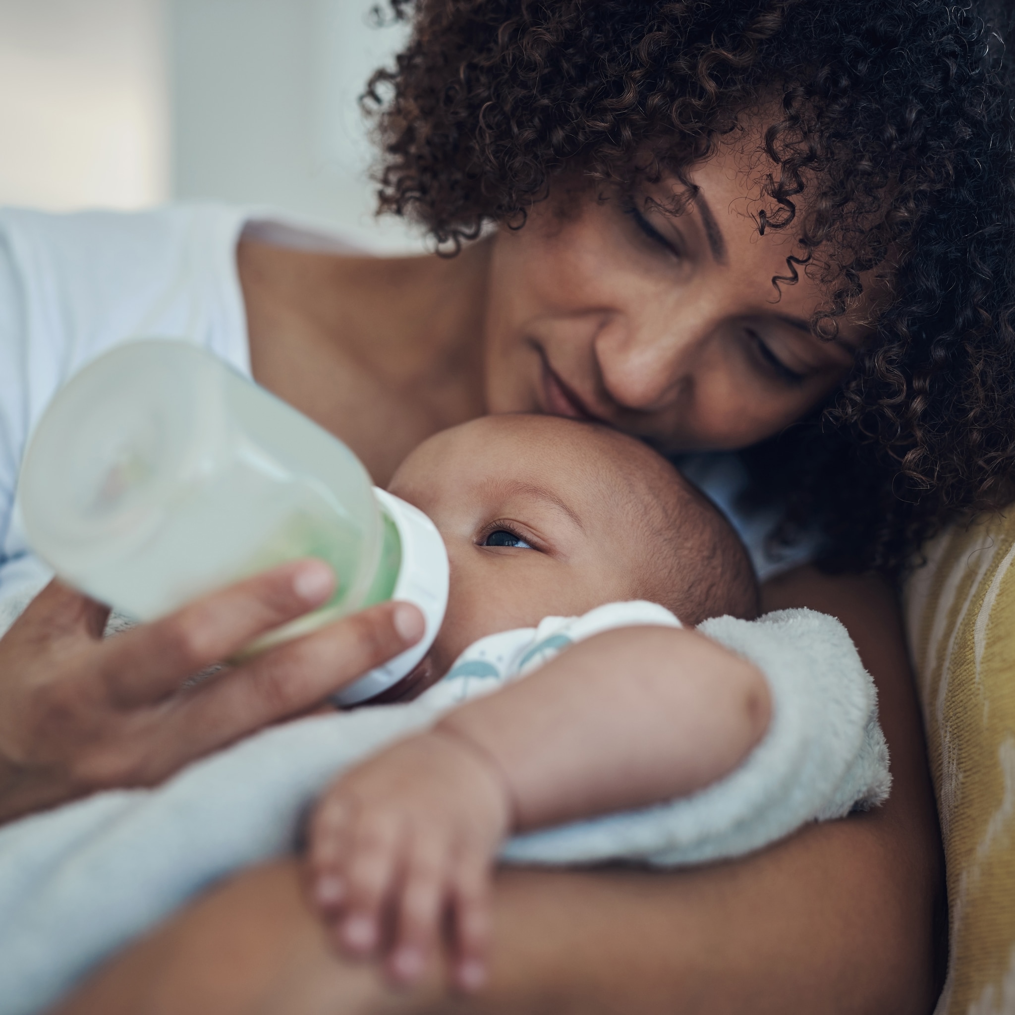hoe-combineer-je-borstvoeding-en-flesvoeding-na-zes-maanden