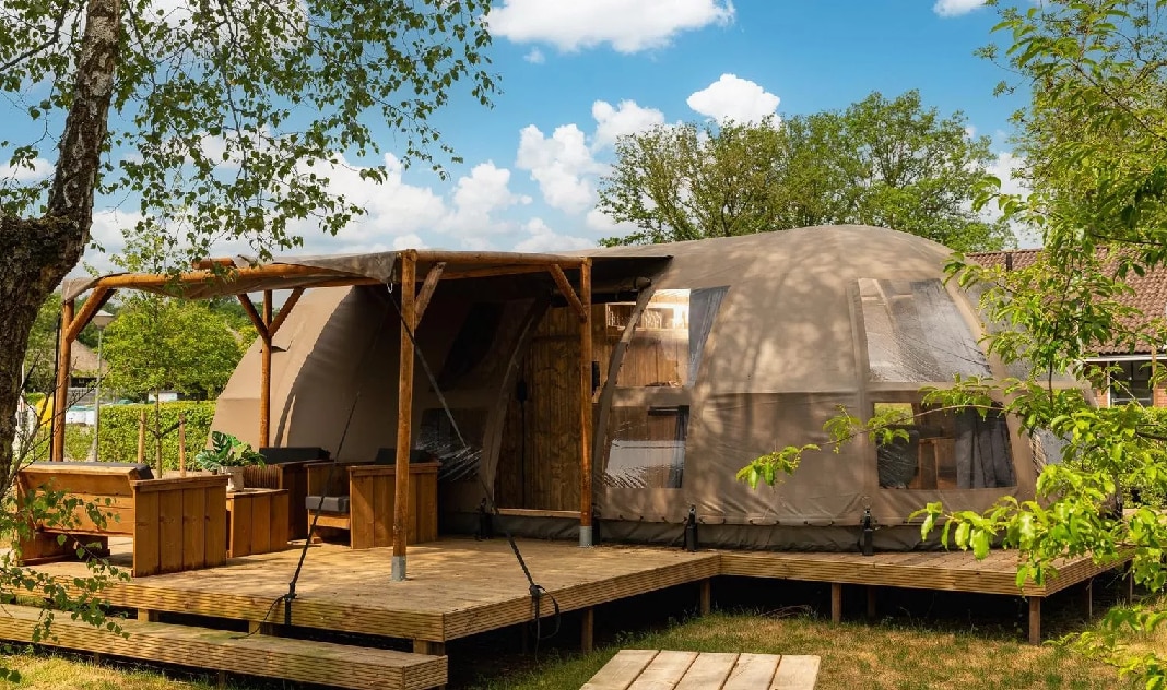 Vakantie in eigen land: 9 adressen met een baby of peuter - Riverdome Glampings.com