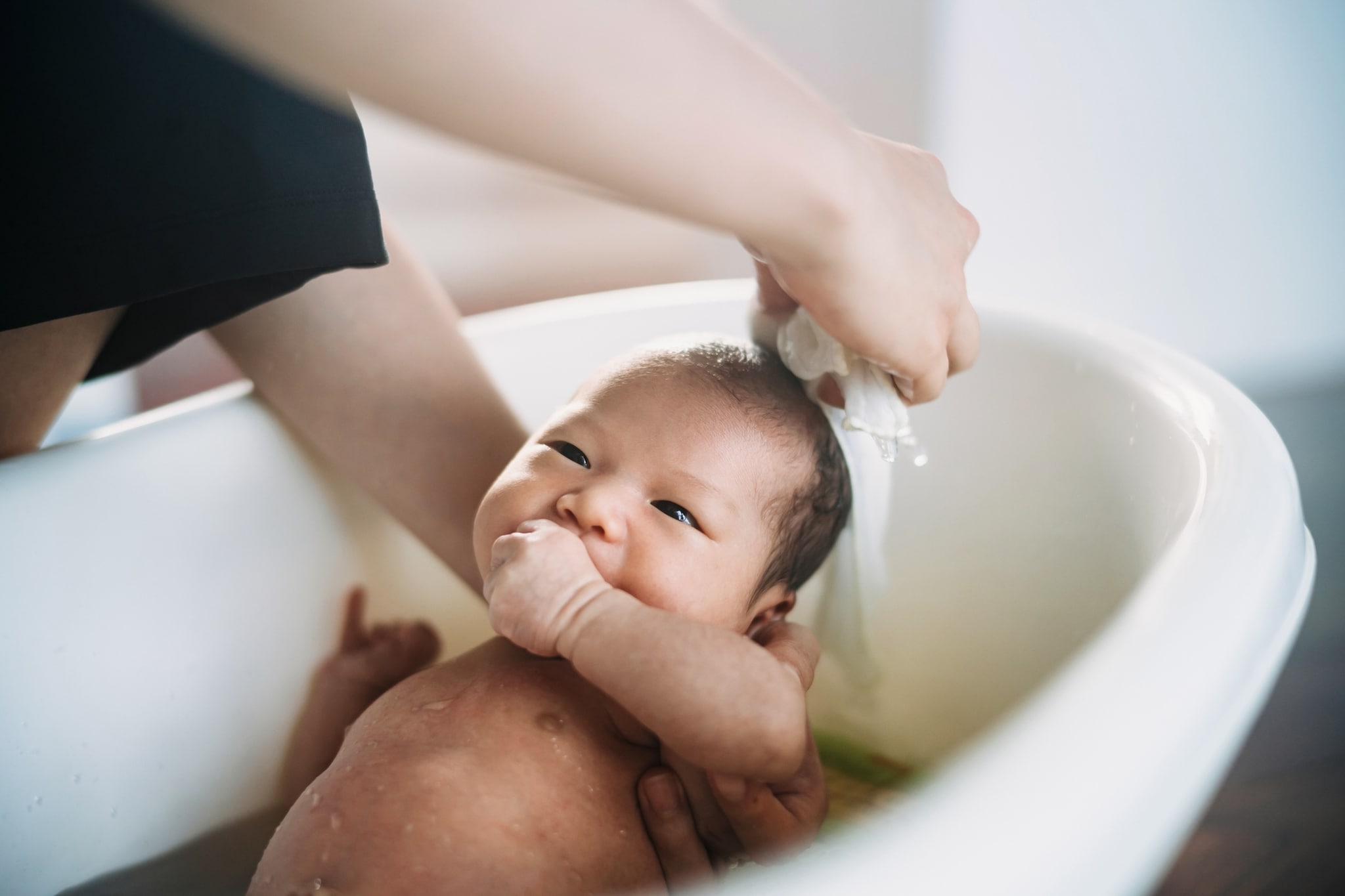 je baby voor het eerst in bad zo pak je dat veilig en fijn aan