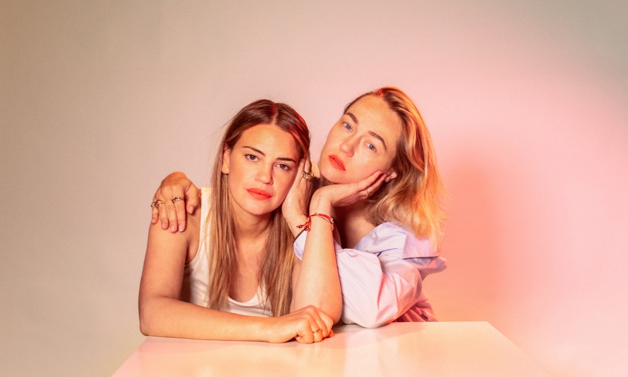 eva laurenssen en carolien spoor over hun musthaves en de podcast mama is moe De Stroom