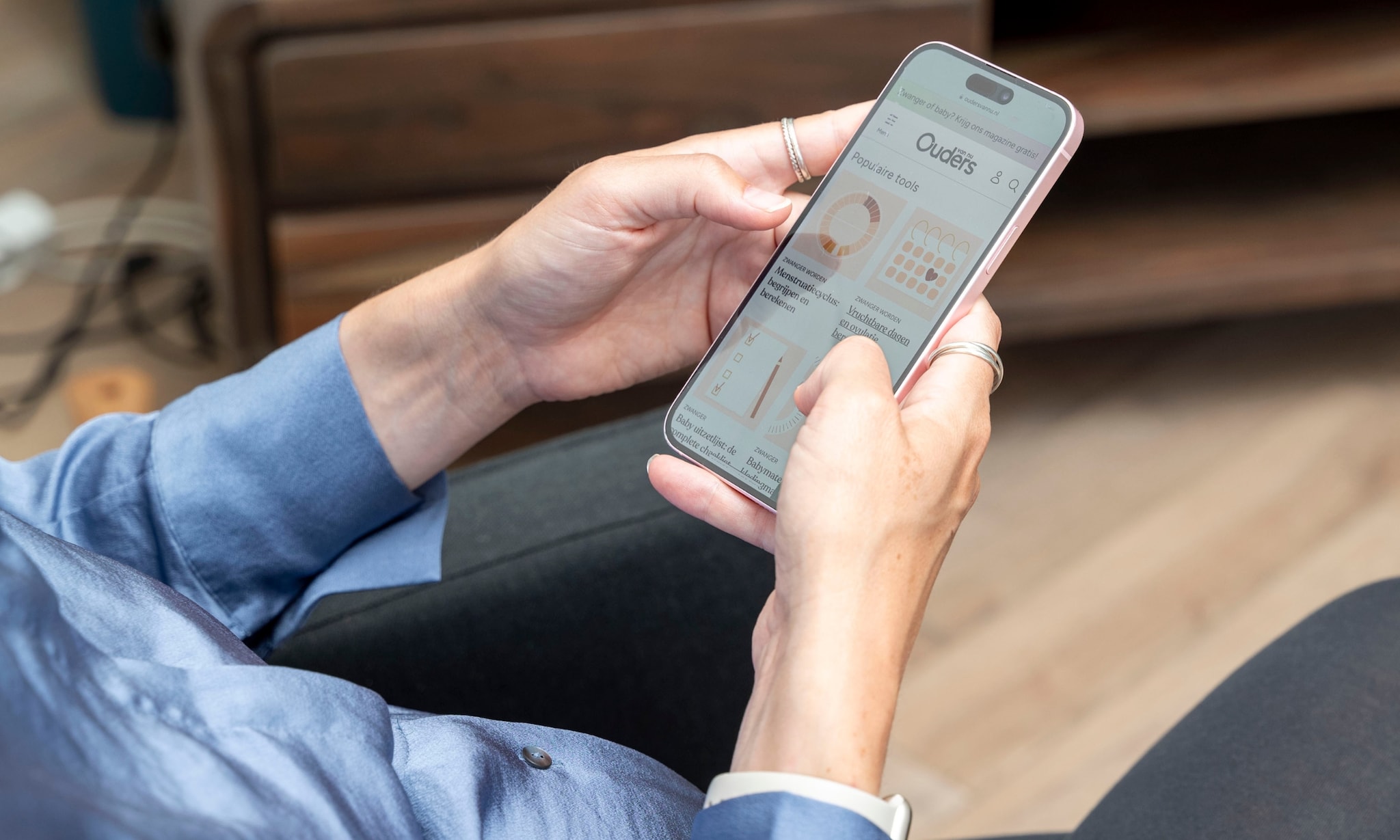 Ouders van Nu Website op Telefoon Sandra Smit