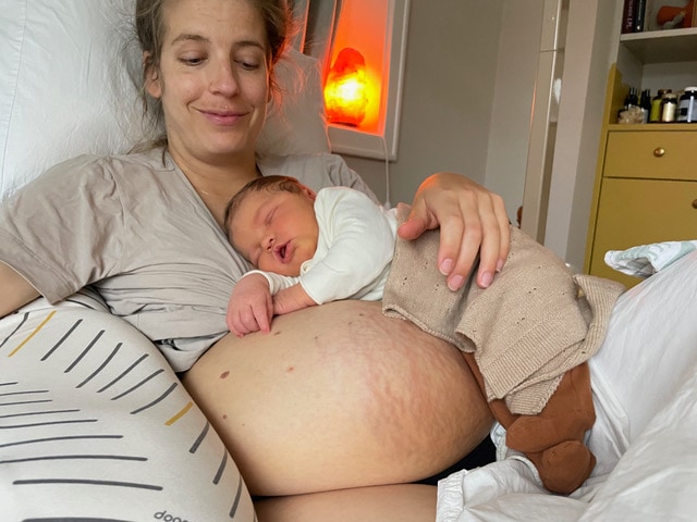Saskia in het kraambed. privé foto