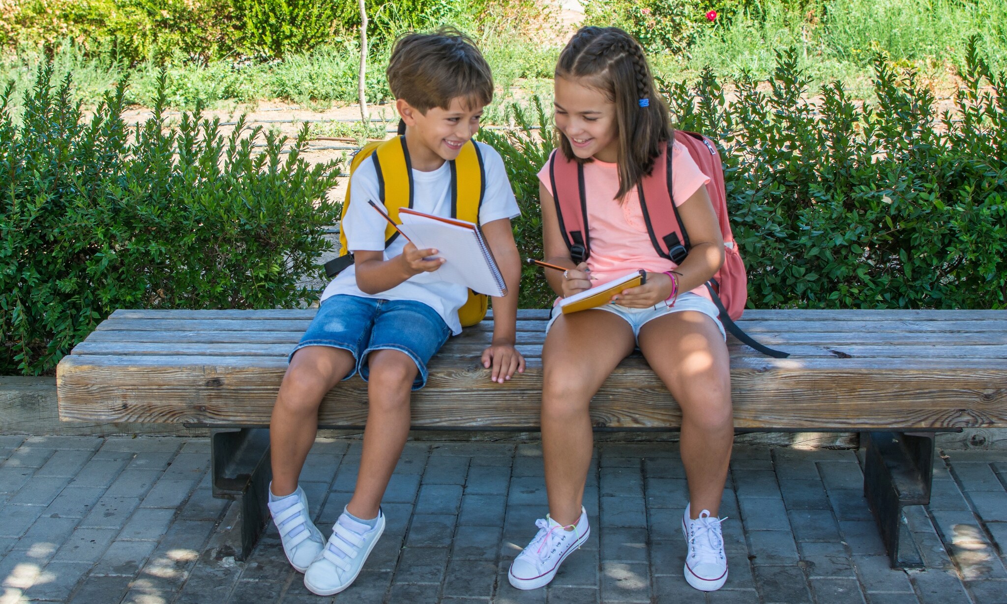 Vriendenbankje op de basisschool. Getty Images