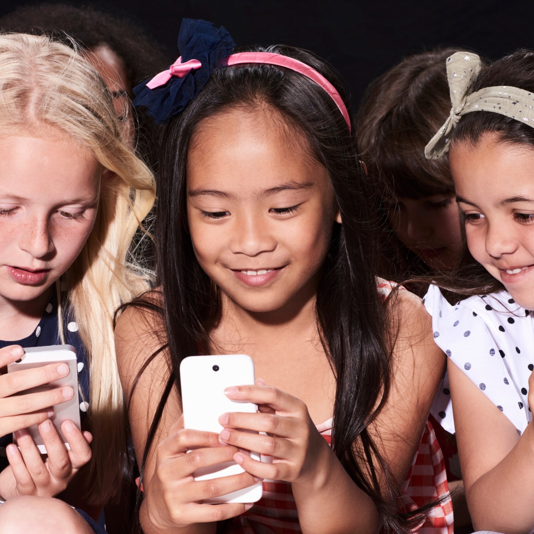 nederlanders willen paal en perk aan smartphones kinderen verbod tot brugklas geen sociale media tot 14