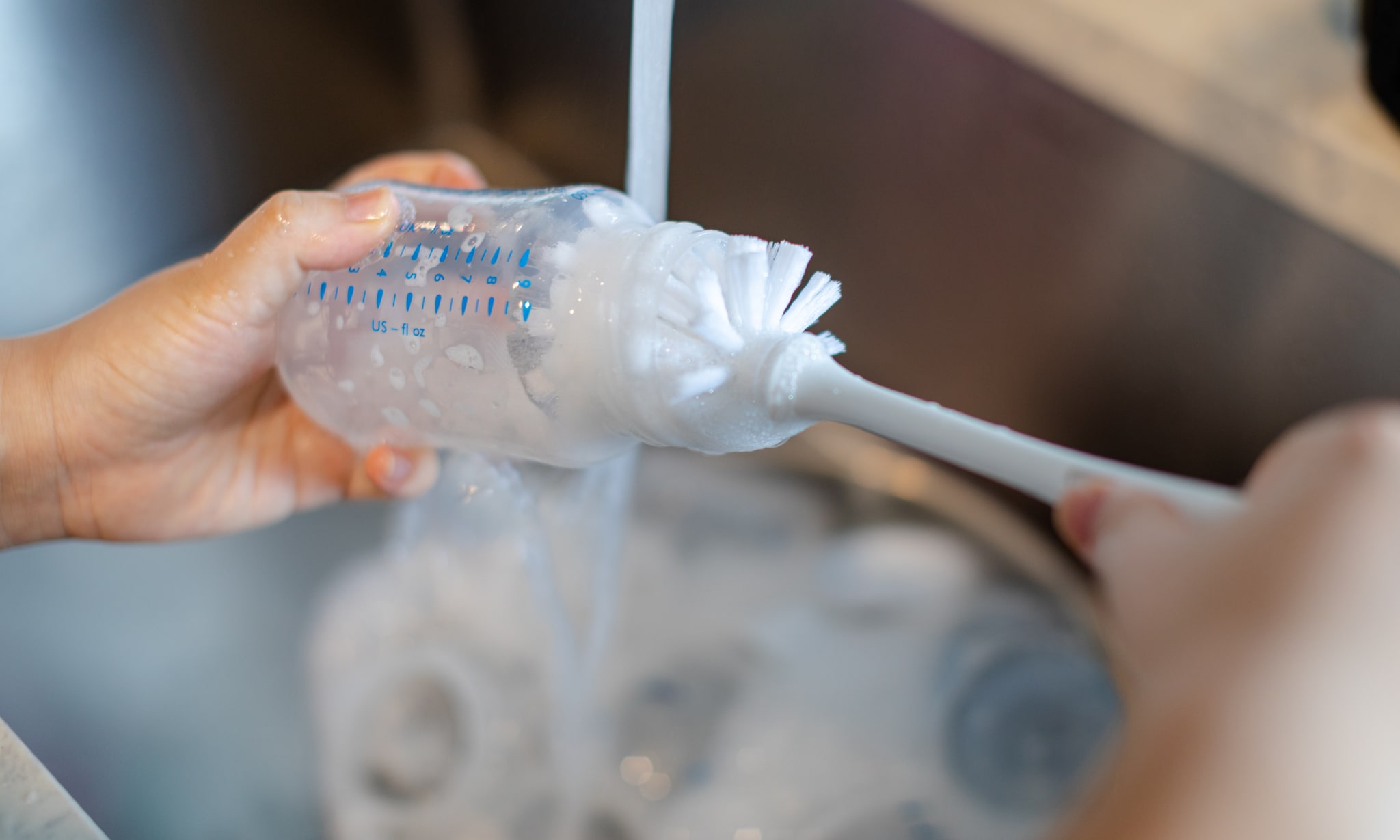 Fles uitkoken en schoonmaken doe doe je dat Getty Images