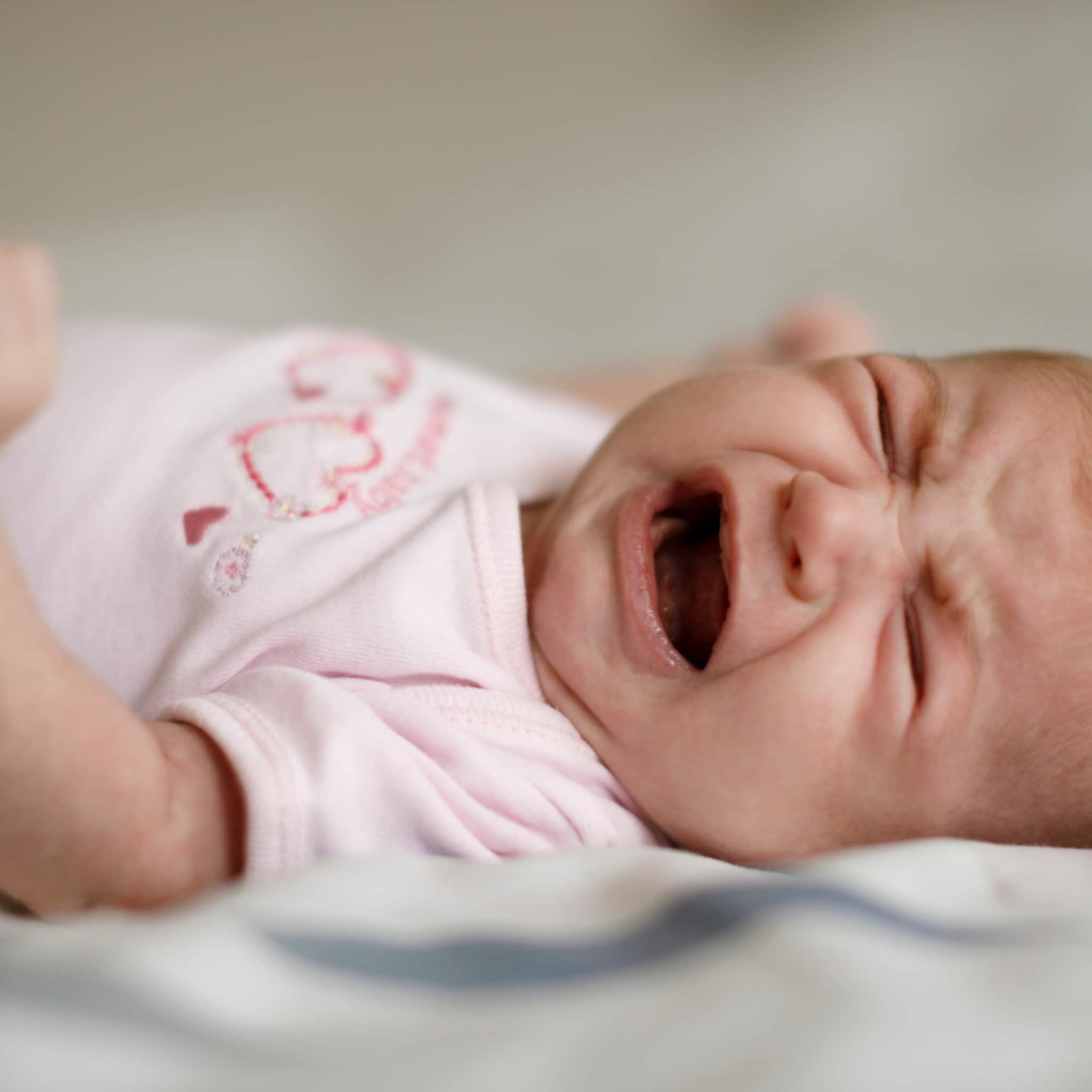 je baby laten huilen of niet