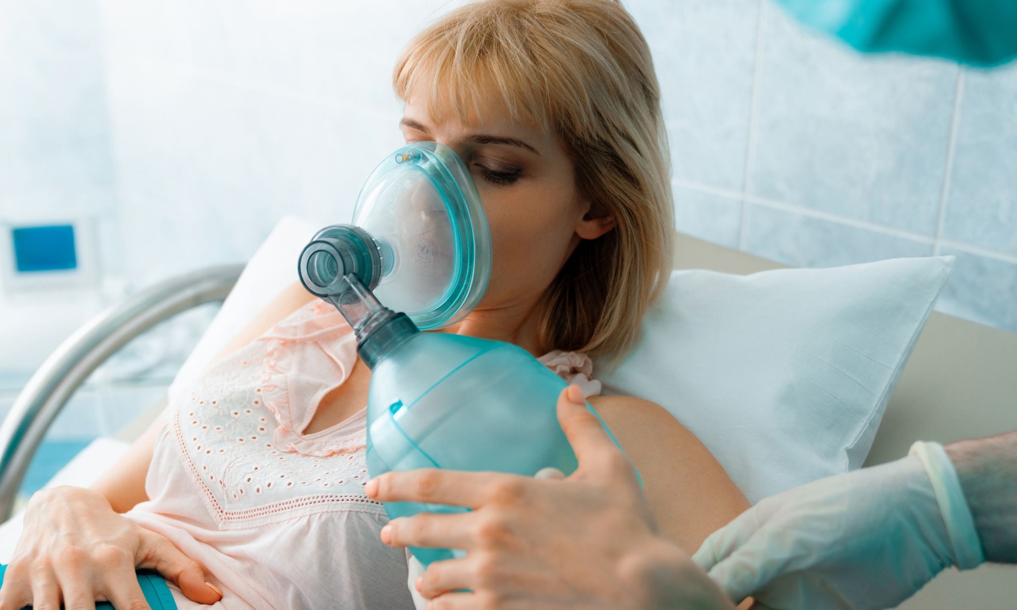 Lachgas bij de bevalling, hoe werkt dat? Getty Images