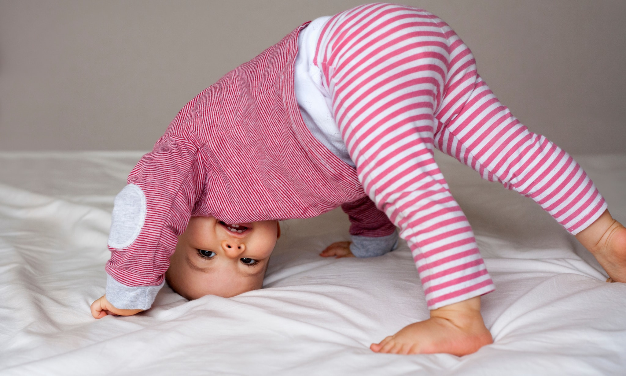 Wanneer leert een baby rollen, kruipen, zitten en staan Getty Images