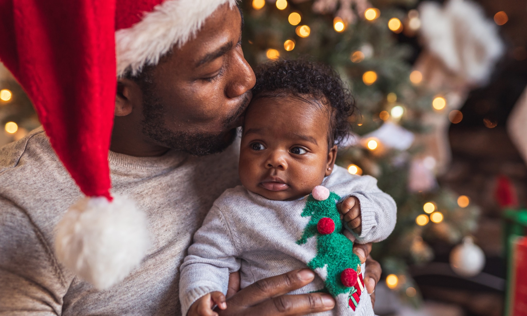 vader viert eerste kerst met baby en krijgt kraamcadeaus Getty Images