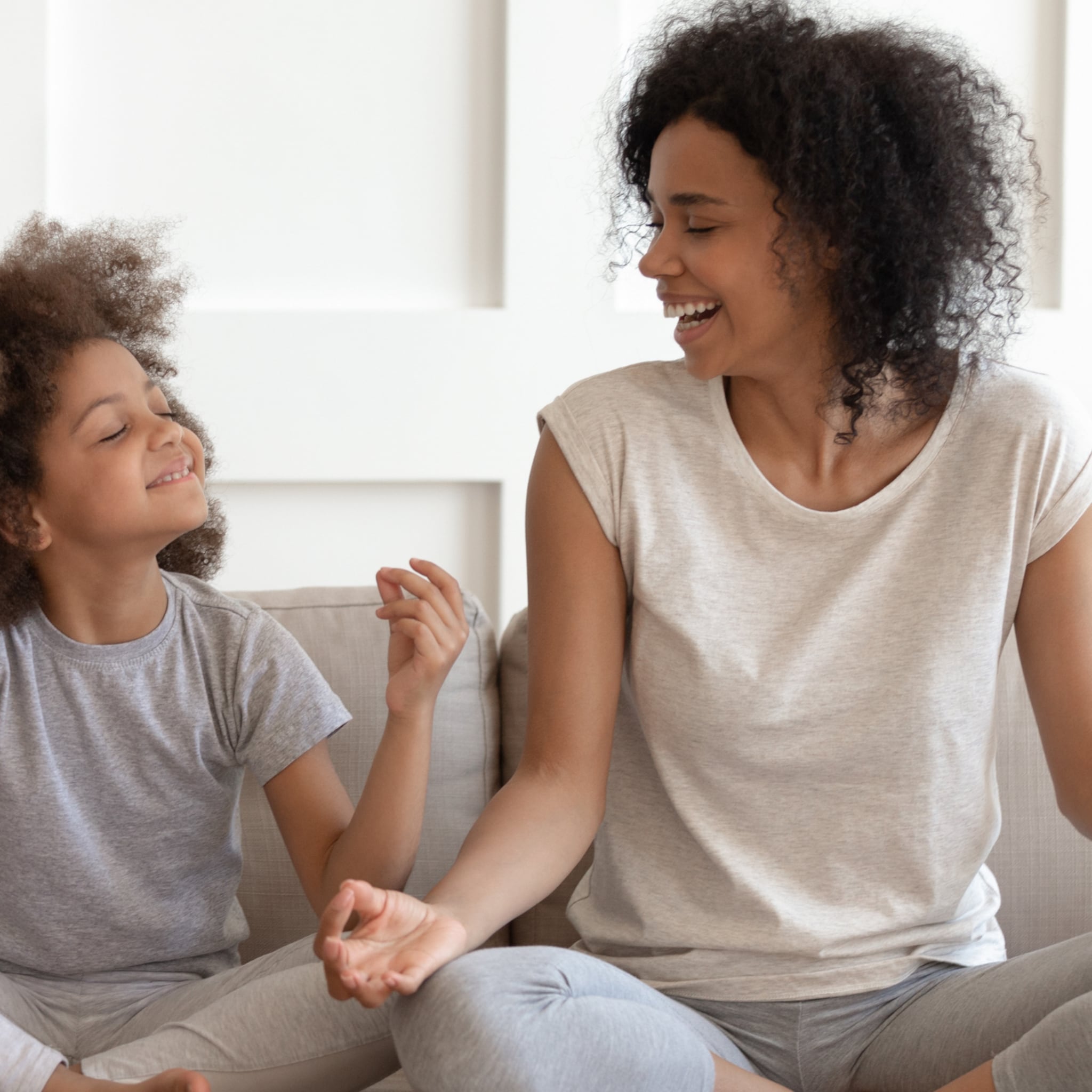 kinderyoga 6 oefeningen voor thuis