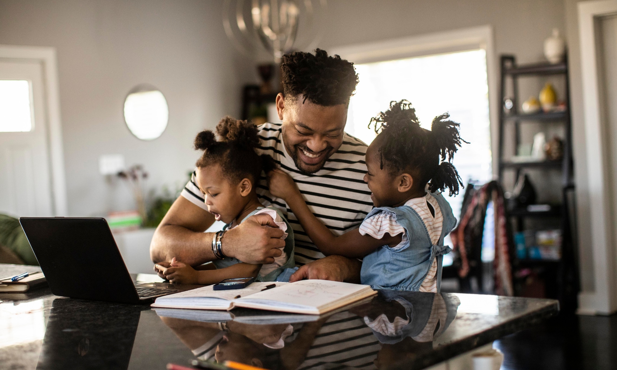 Belastingaangifte doen: tips voor jonge ouders Getty Images