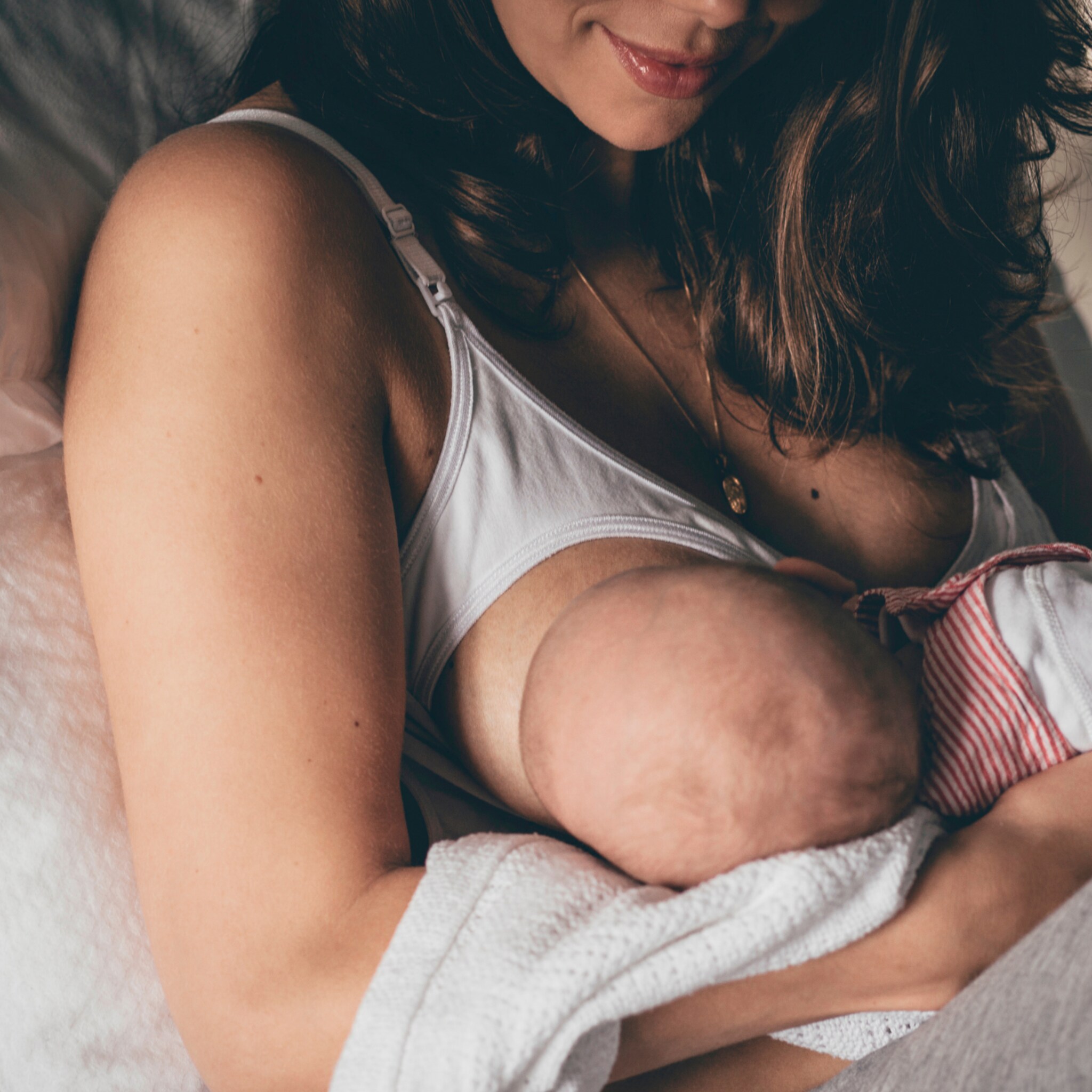 borstvoedingshoudingen 6 houdingen om je baby te voeden