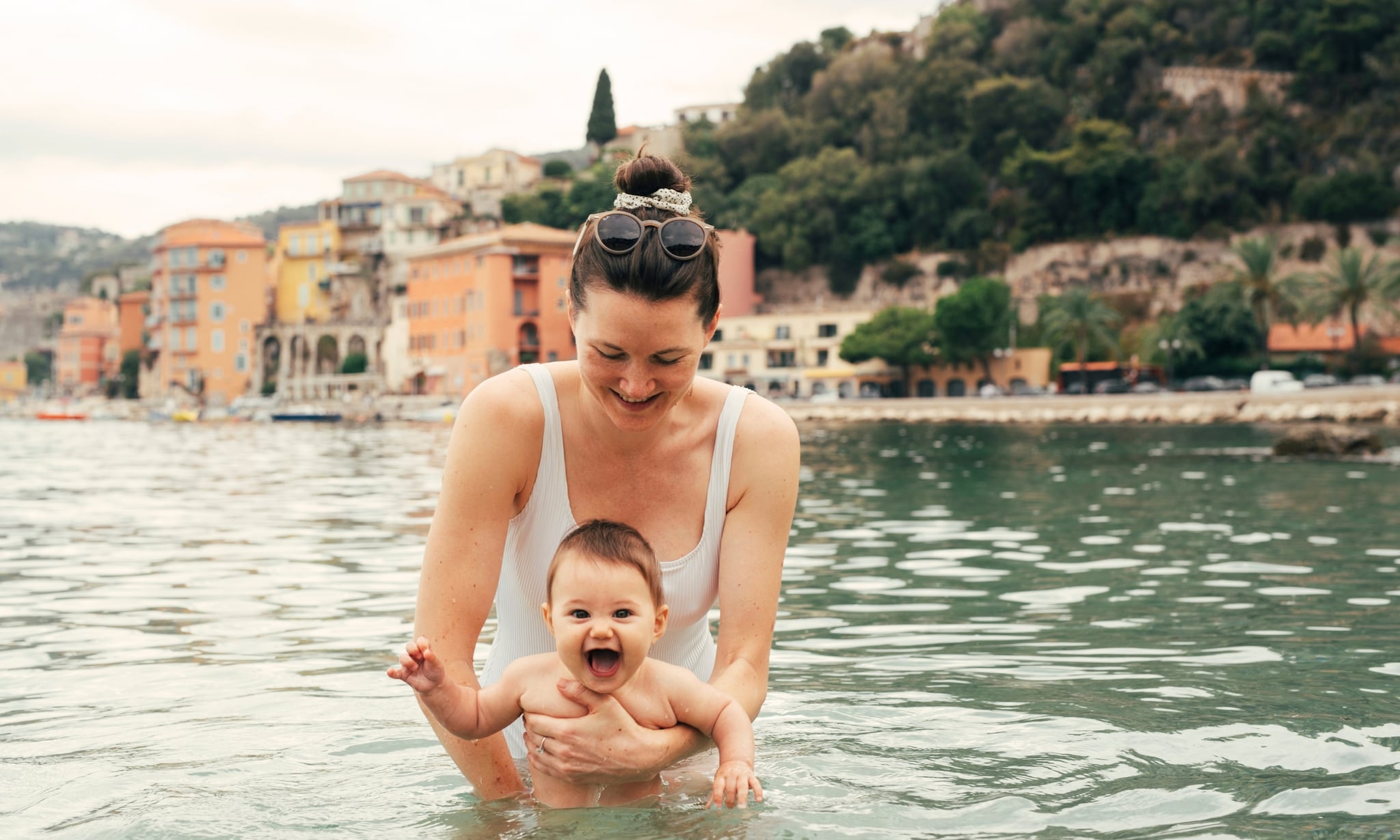 moeder met kind op een van de 13 geschikte vakantiebestemmingen met baby Getty Images
