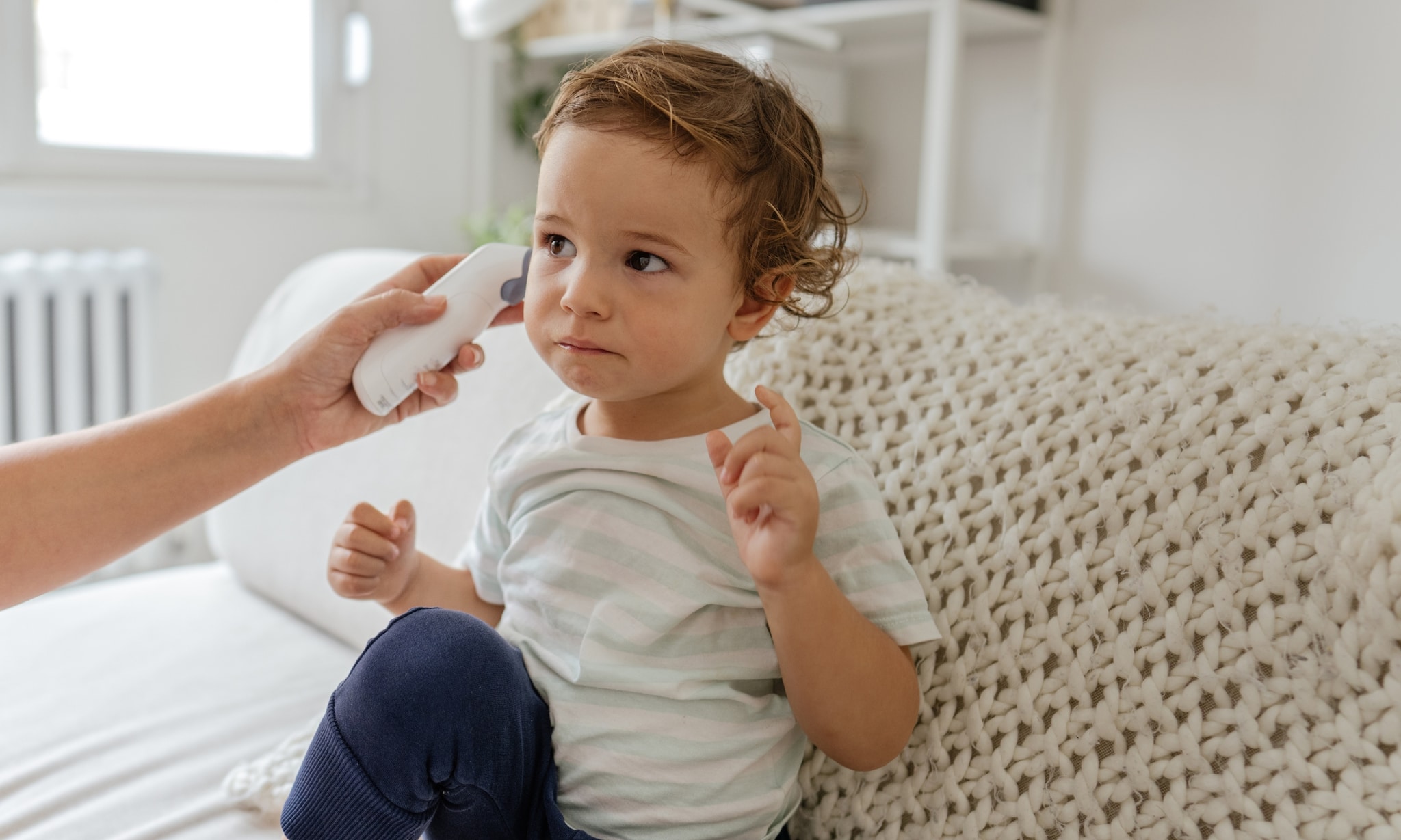 moeder gebruikt populairste en beste oorthermometer bij kind Getty Images