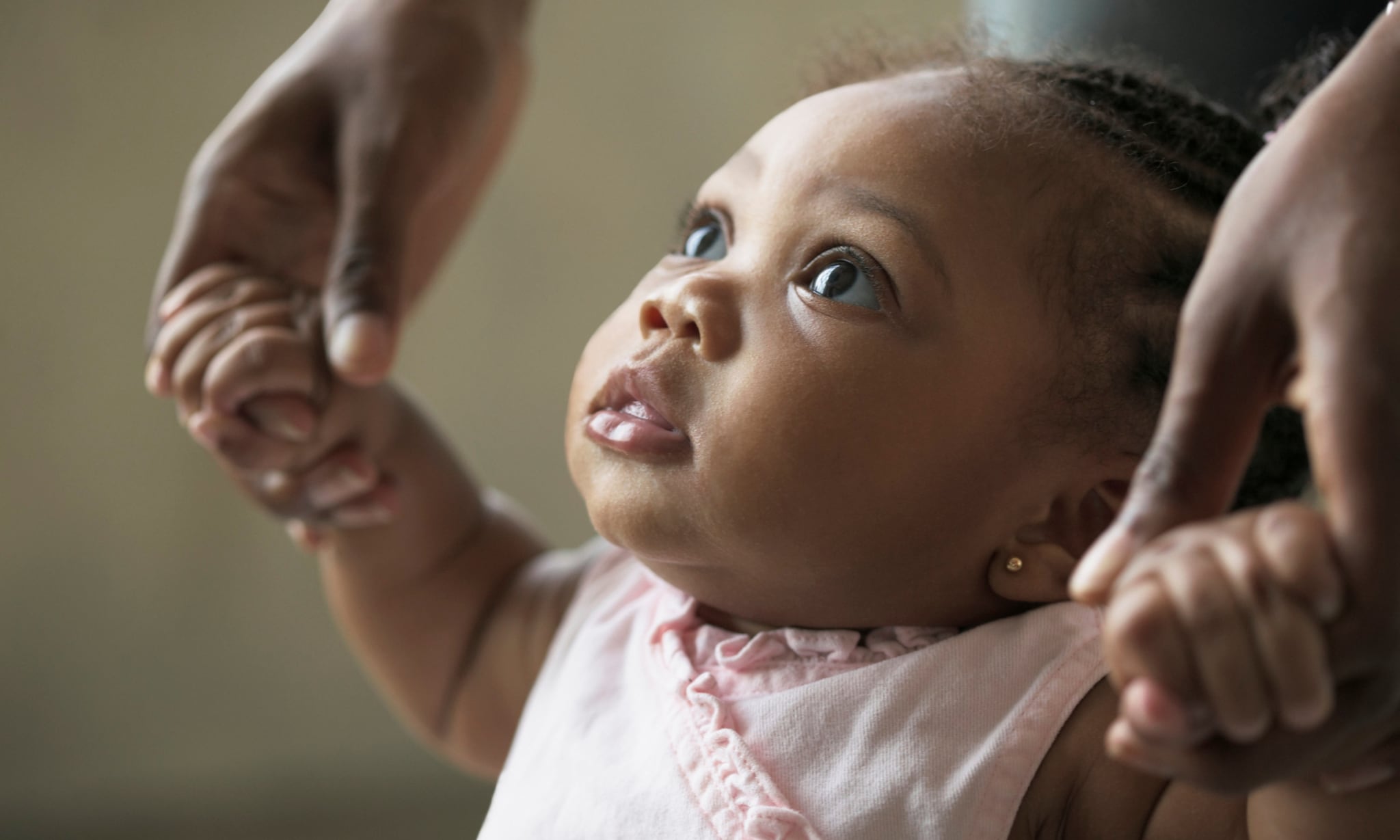 baby met oorbellen Getty Images
