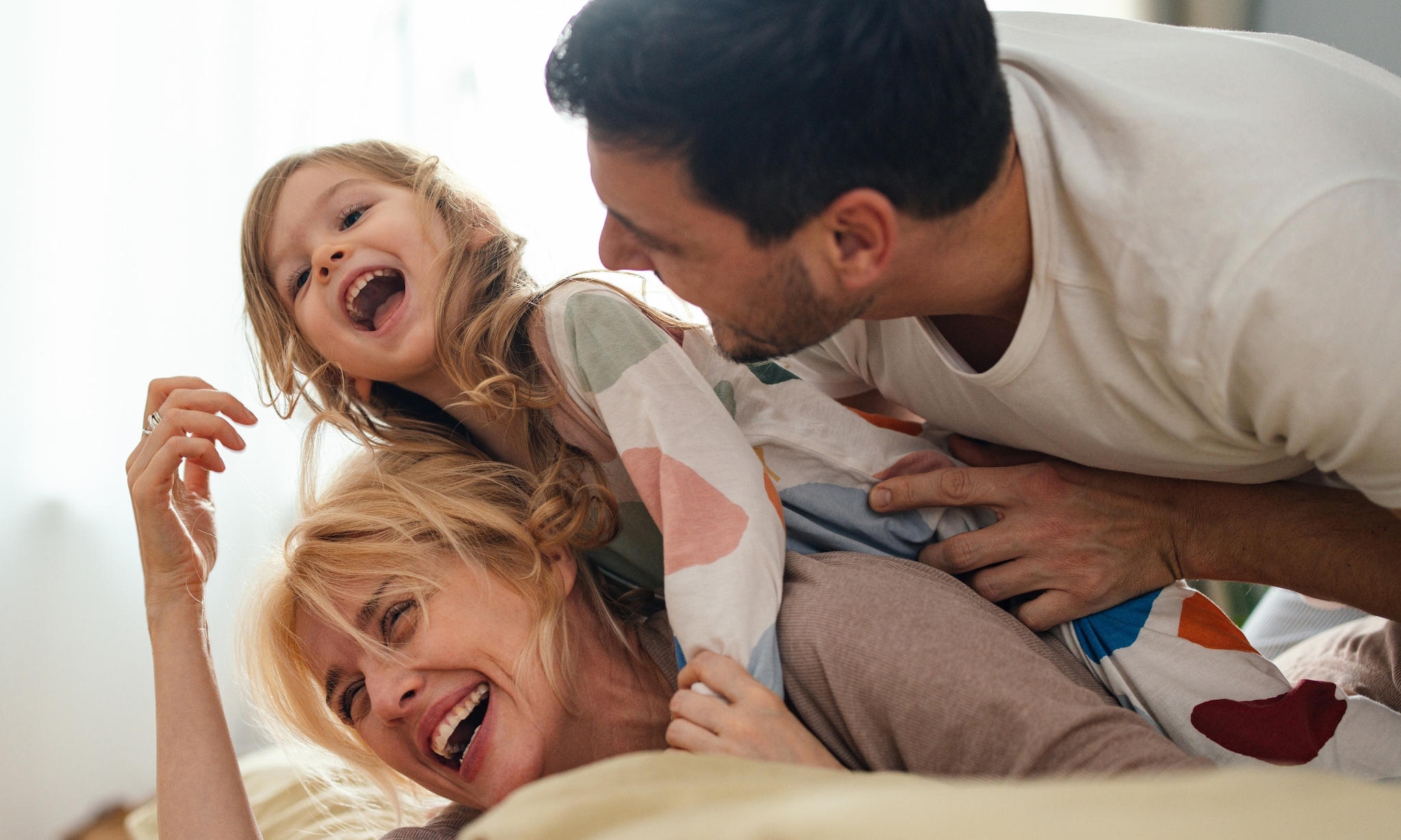 Kind met ouders in bed Getty Images