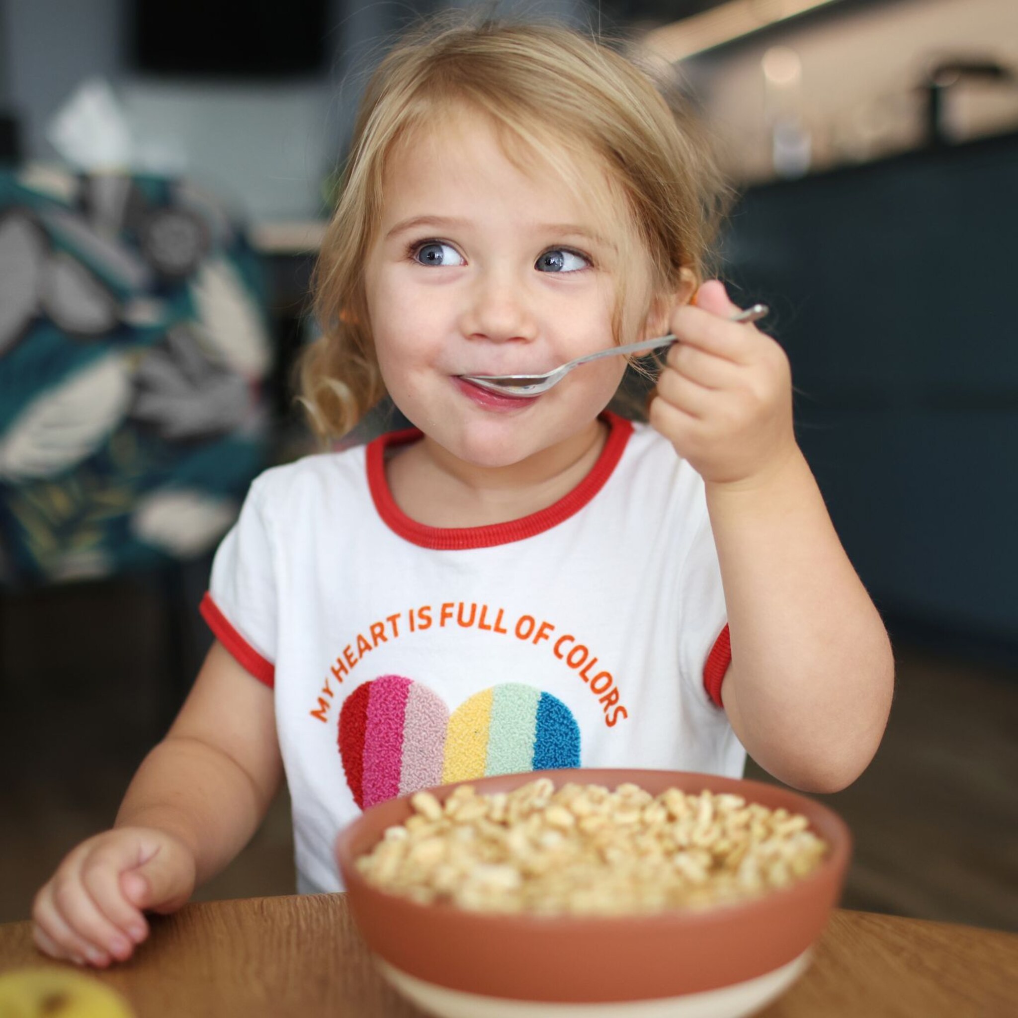 wanneer kan je kind met bestek eten