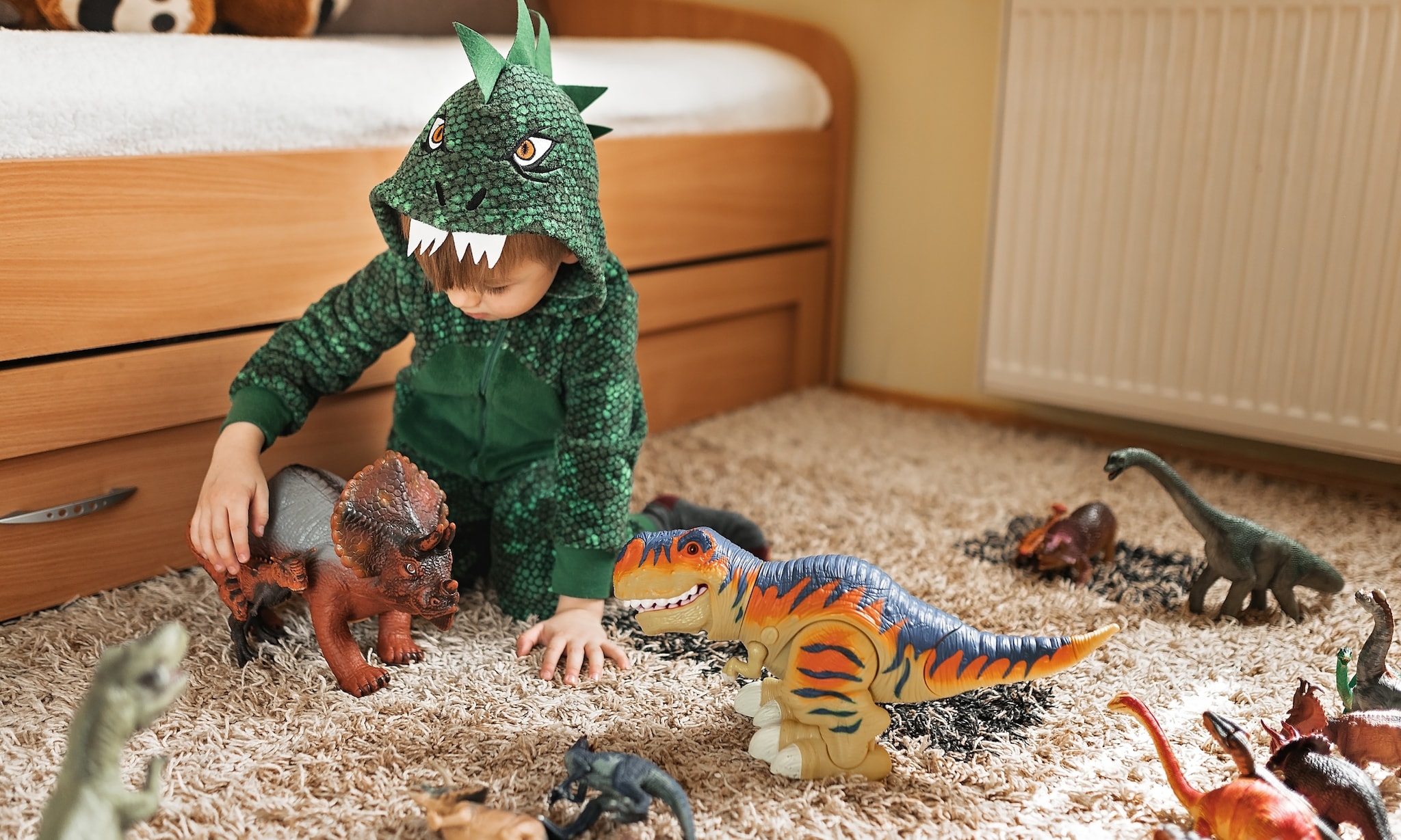 Kind spelen met dino's Getty Images