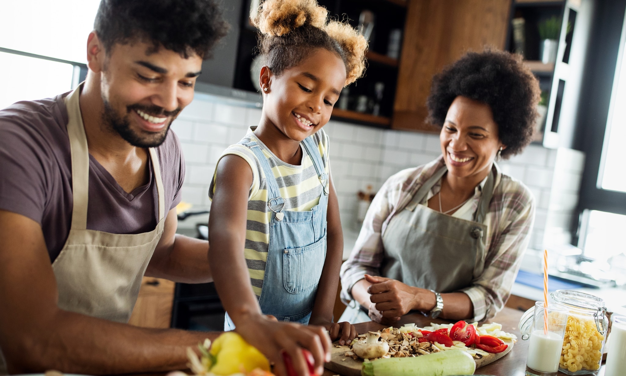 Kind helpen met koken Getty Images