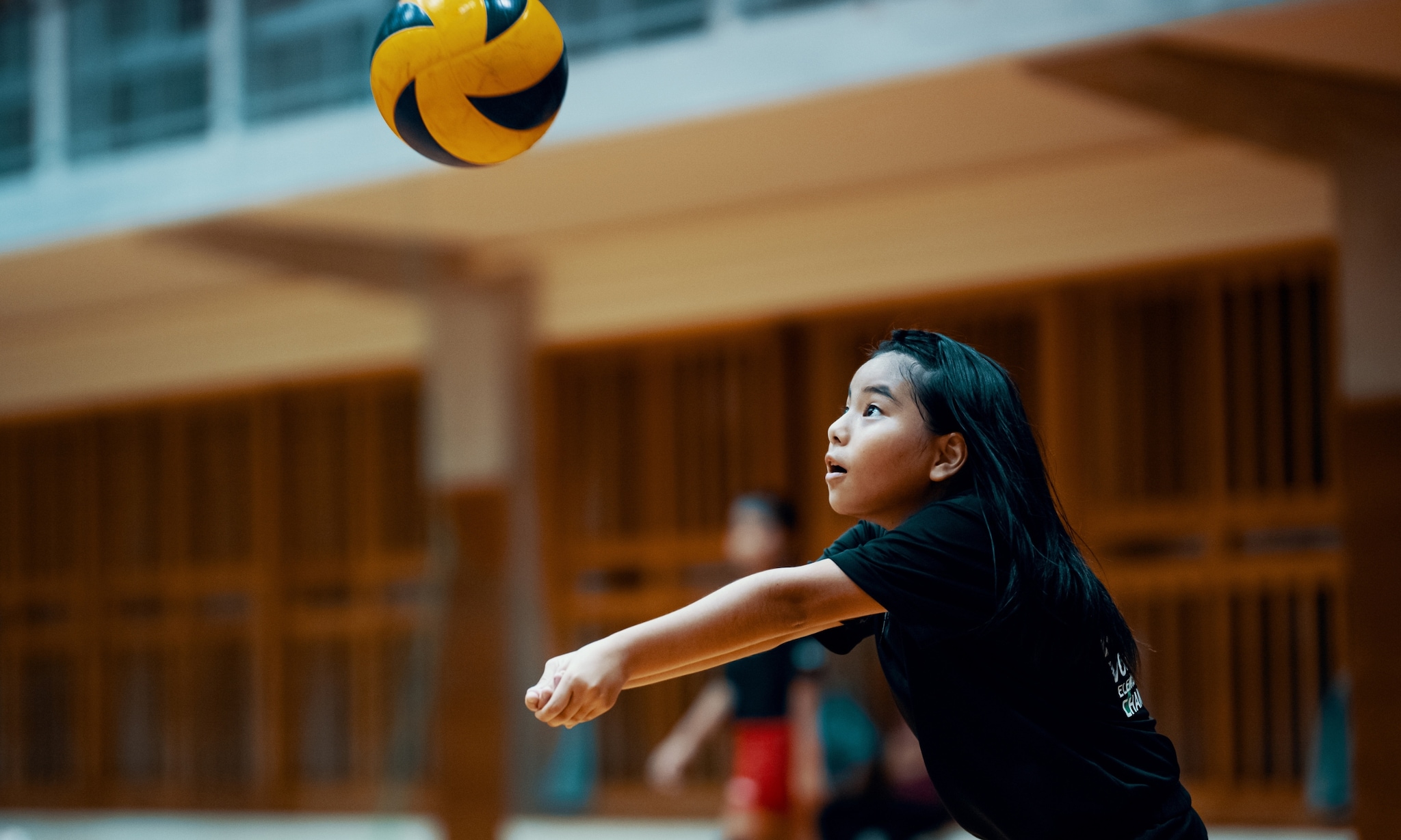 Kind aan het volleyballen school Getty Images
