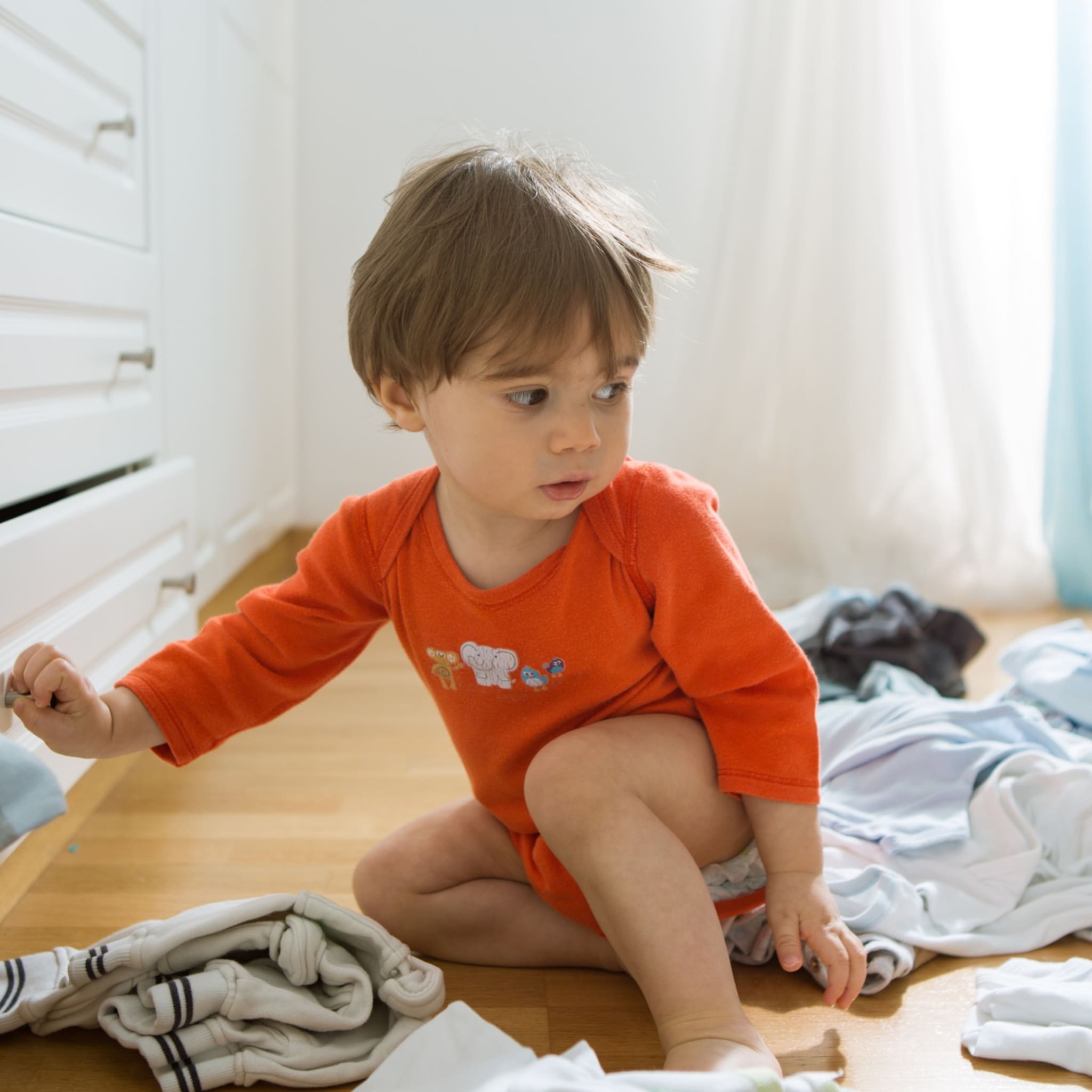 moeder deelt truc kind kamer opruimen