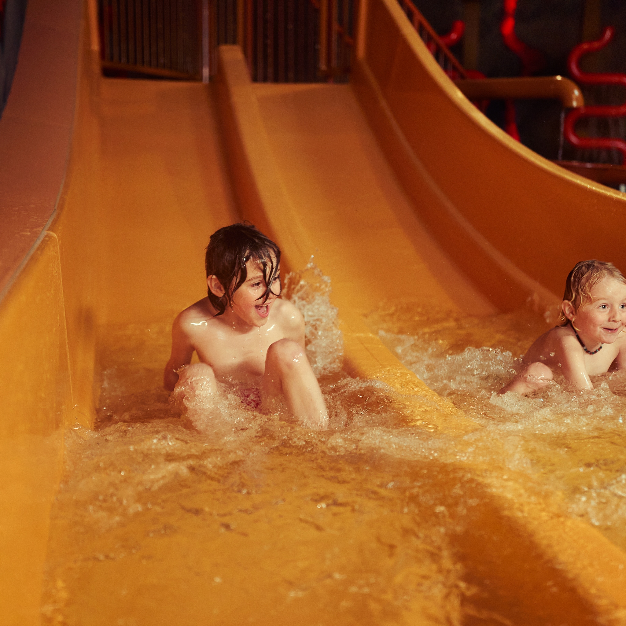 van babyzwemmen tot bommetjes hierom zijn kinderen dol op zwemmen plus tips voor waterpretlocaties