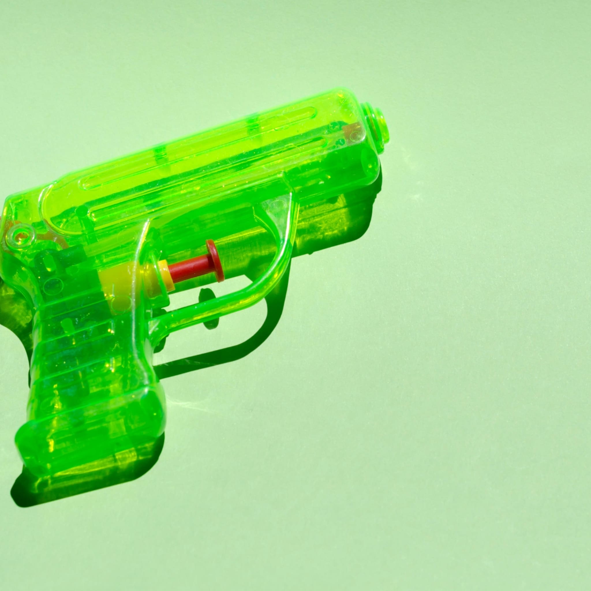 spelen met speelgoedpistool pedagogisch verantwoord