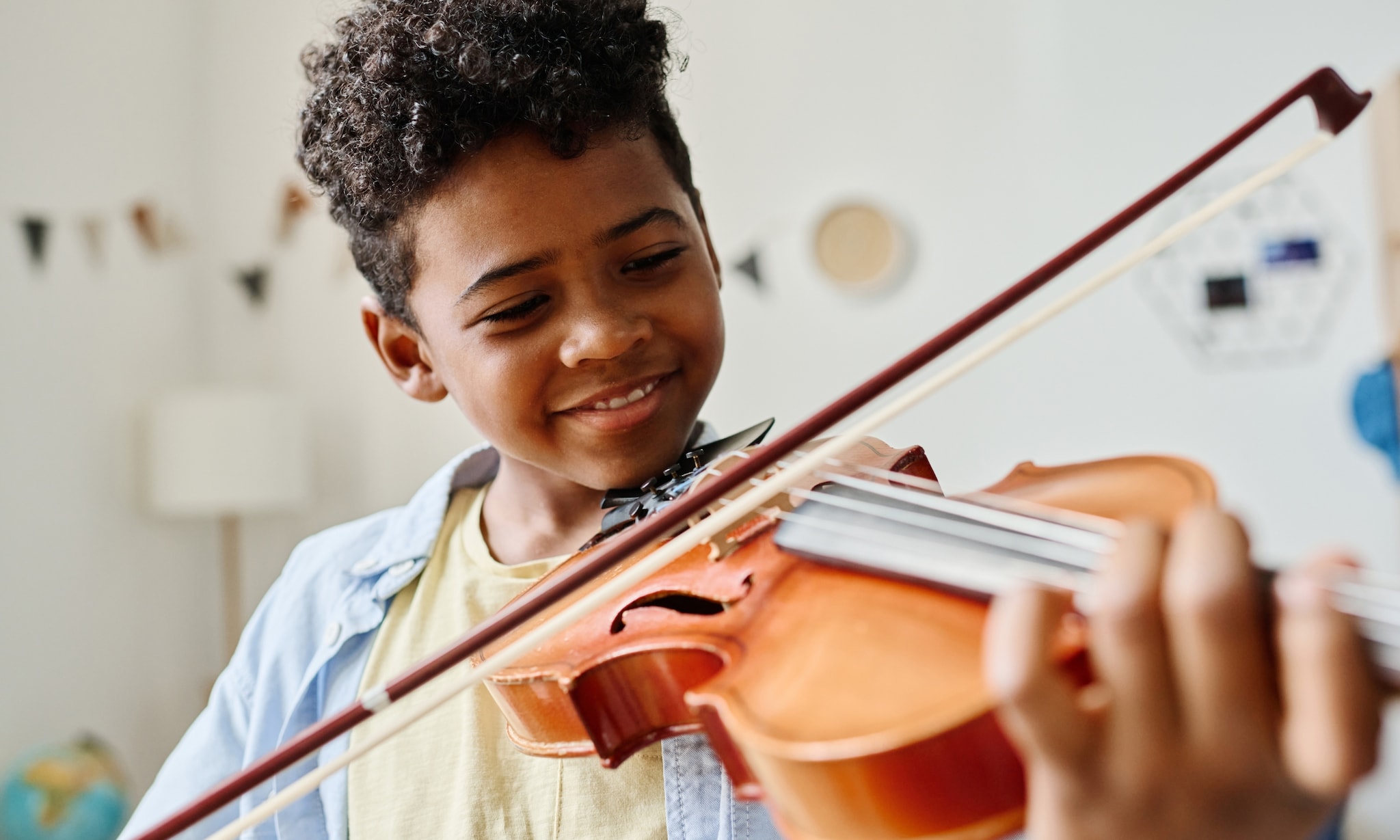 Muziek maken is goed voor de ontwikkeling van een kind Getty Images