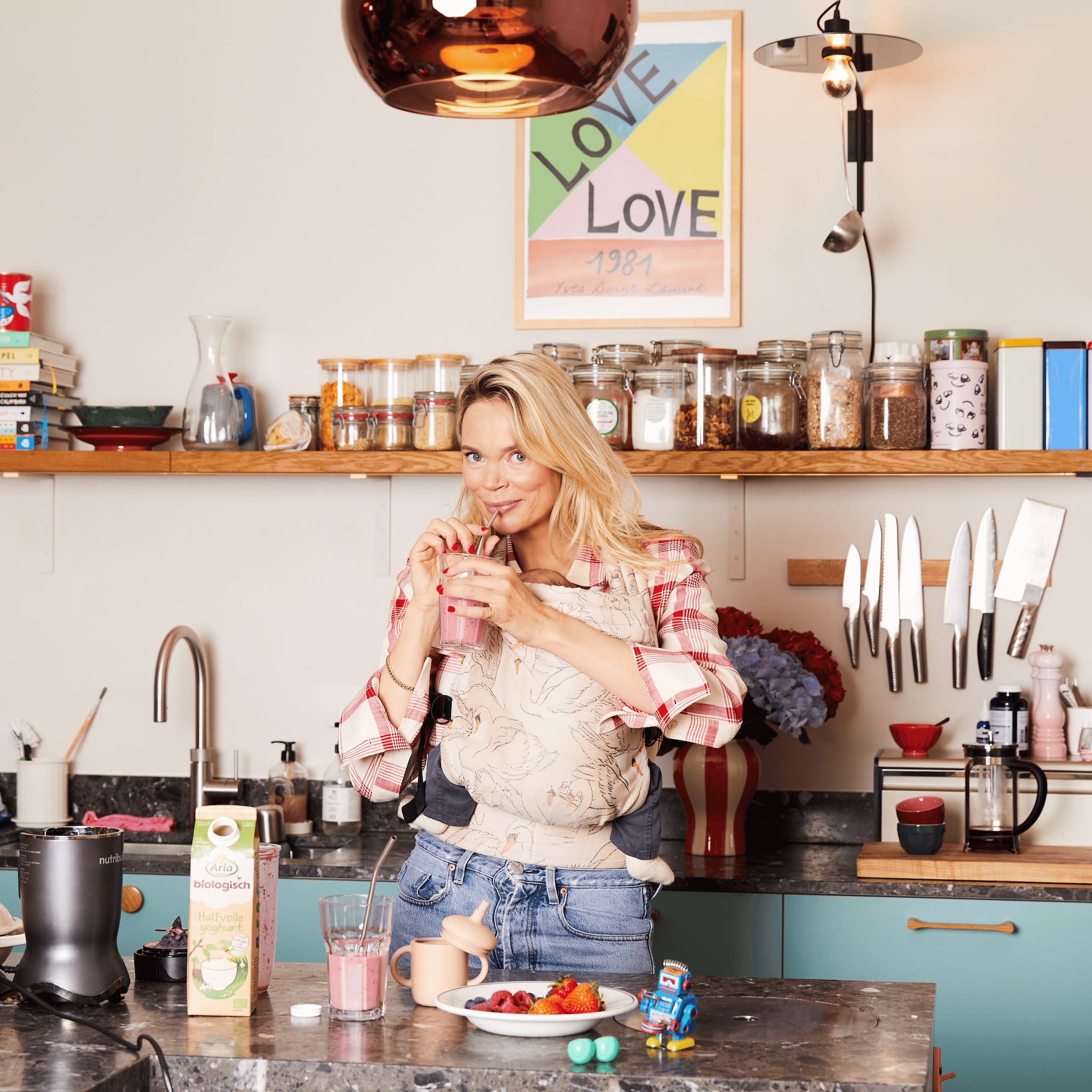 aan tafel bij jet van nieuwkerk frenkie hielp als peuter al met koken en de tafel dekken