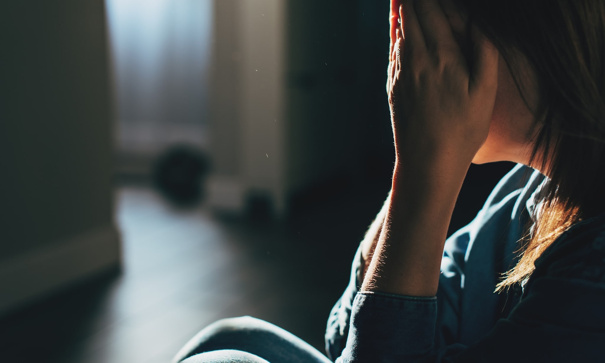 Verdrietige vrouw, bij artikel over rouwverlof bij miskraam. Getty Images