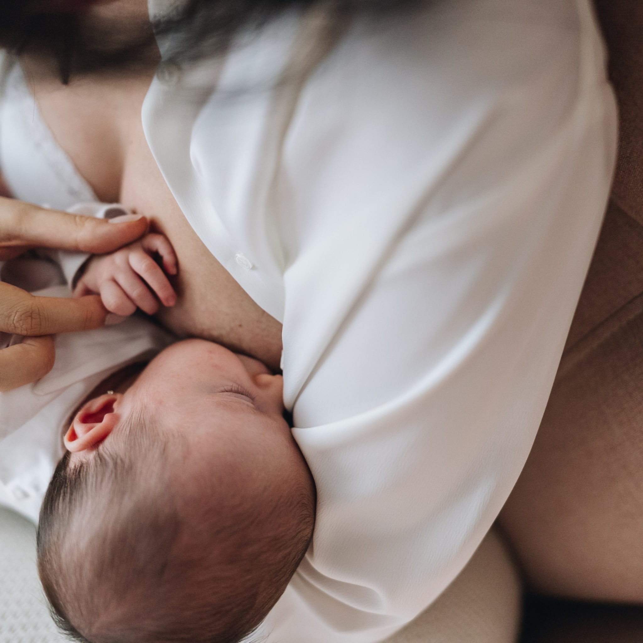 15 moeders vertellen hoe borstvoeding geven echt is