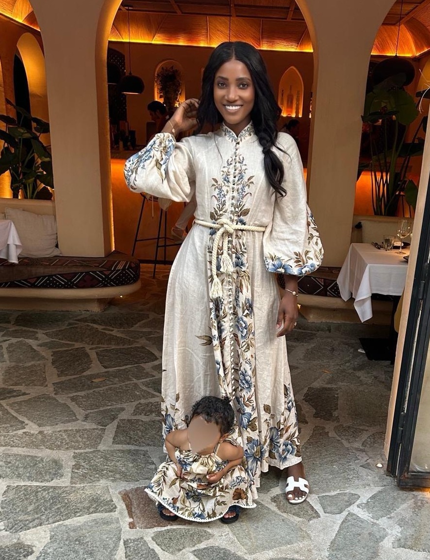 Cherry-Ann Person en dochter Jayla in Zimmermann jurk privébeeld