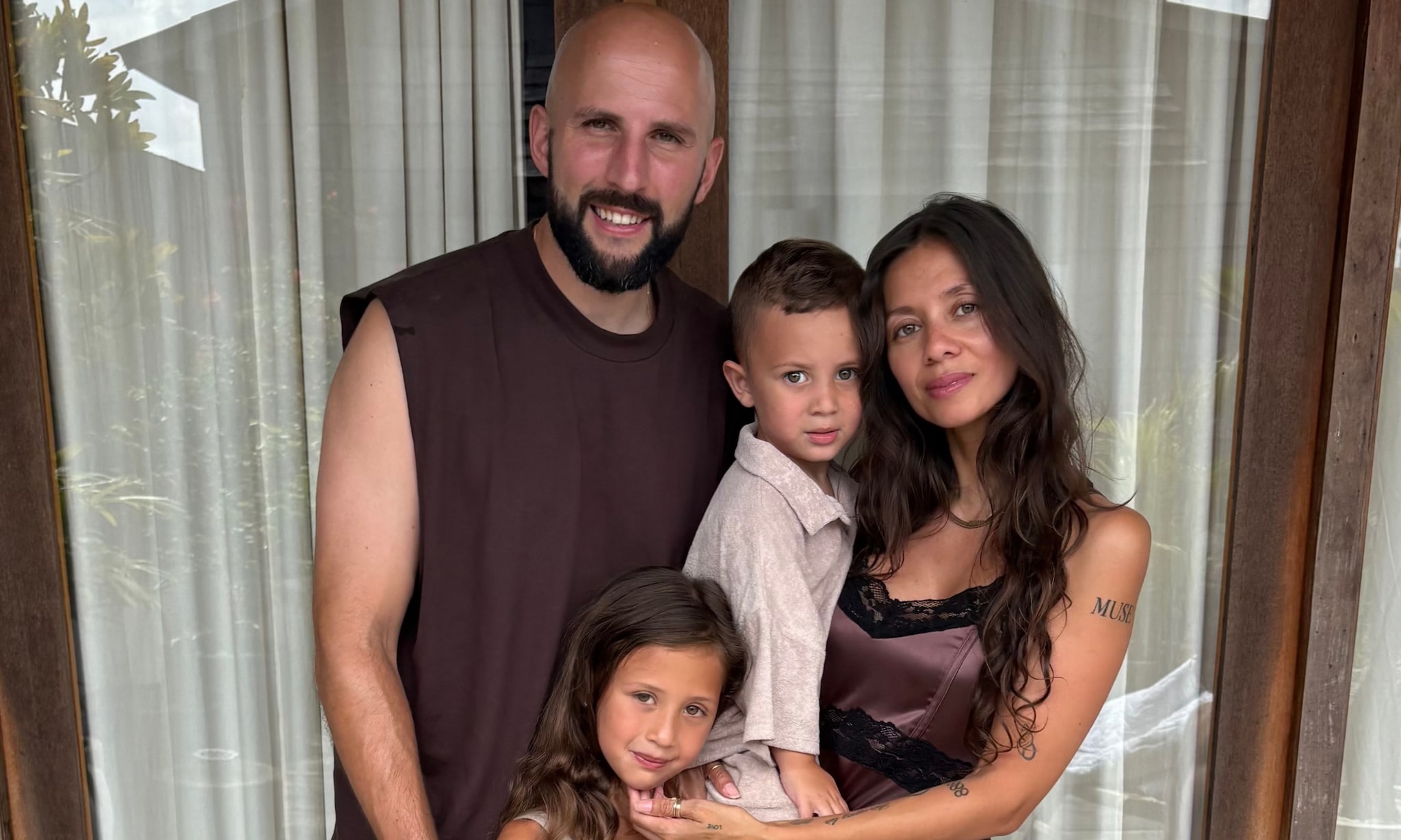 Gina Pesulima vertelt over hun gezinsleven in 'Spitsuur'  Privé