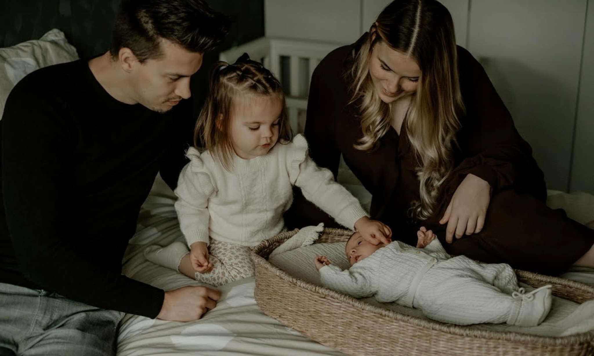 Demy is straks moeder van drie kinderen onder de 3 Joline Wajer