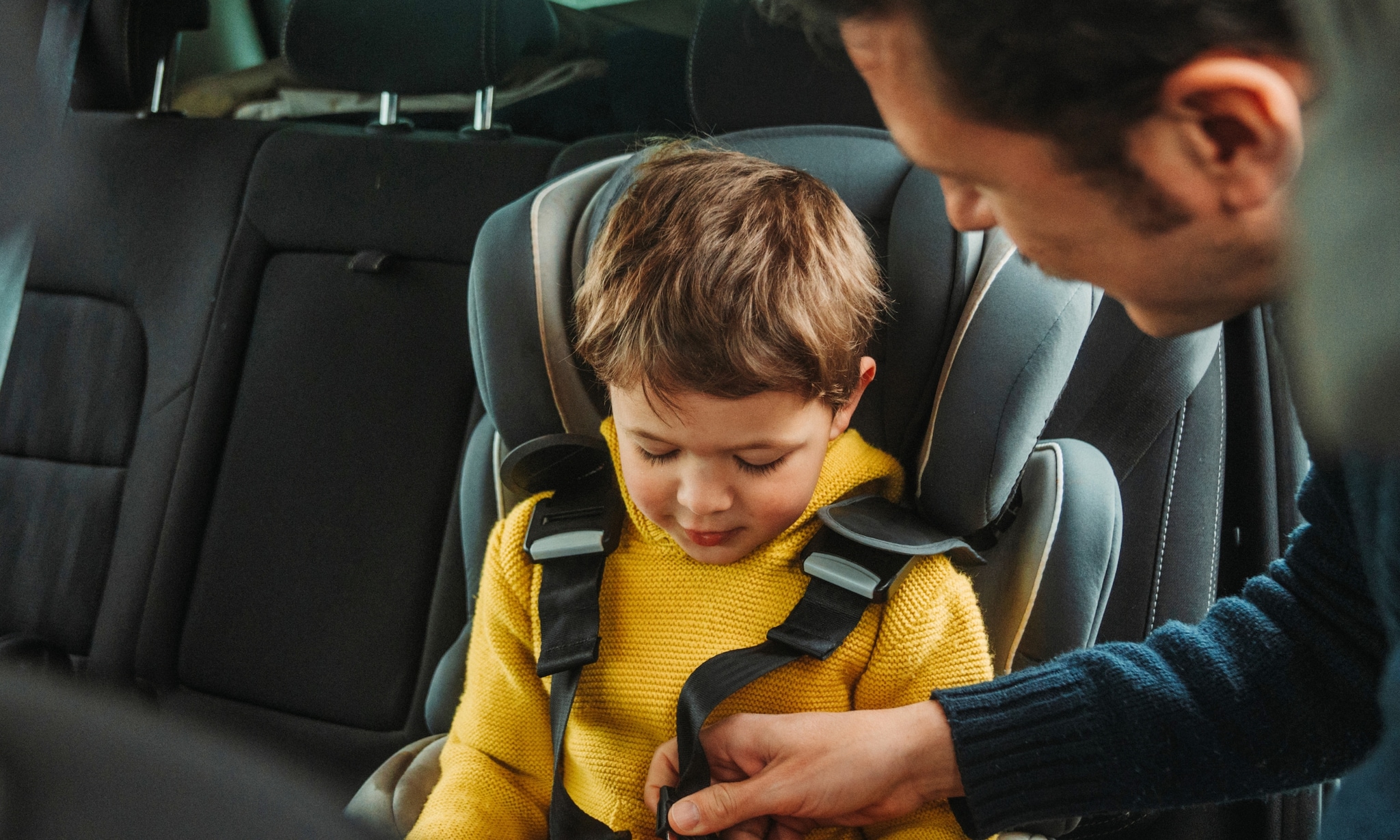 vader zet peuter in auto voor een van de leukste vakantieadresjes voor het hele gezin op max 5 uur rijden Getty Images