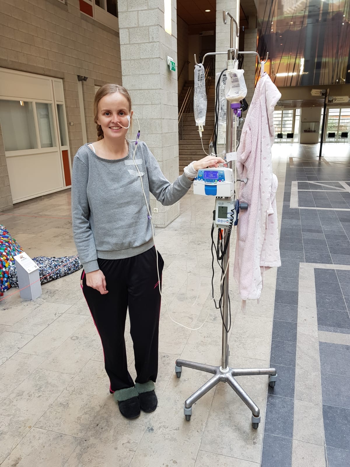 Alies in het ziekenhuis. Door HG raakte ze uitgedroogd en ondervoed. Privéfoto