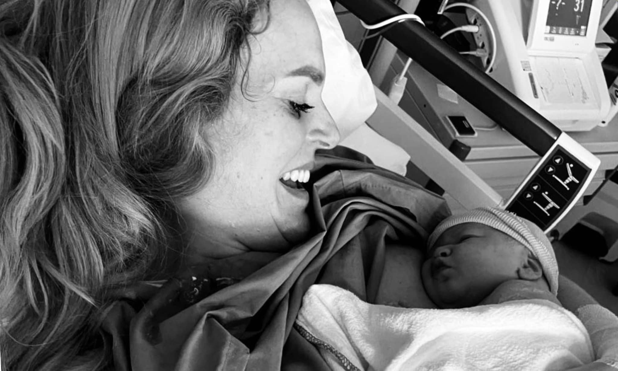 Lisettes bevallingsverhaal: ‘Midden in mijn bevalling werd ik weggestuurd uit het ziekenhuis, omdat er geen plek was’  Privé