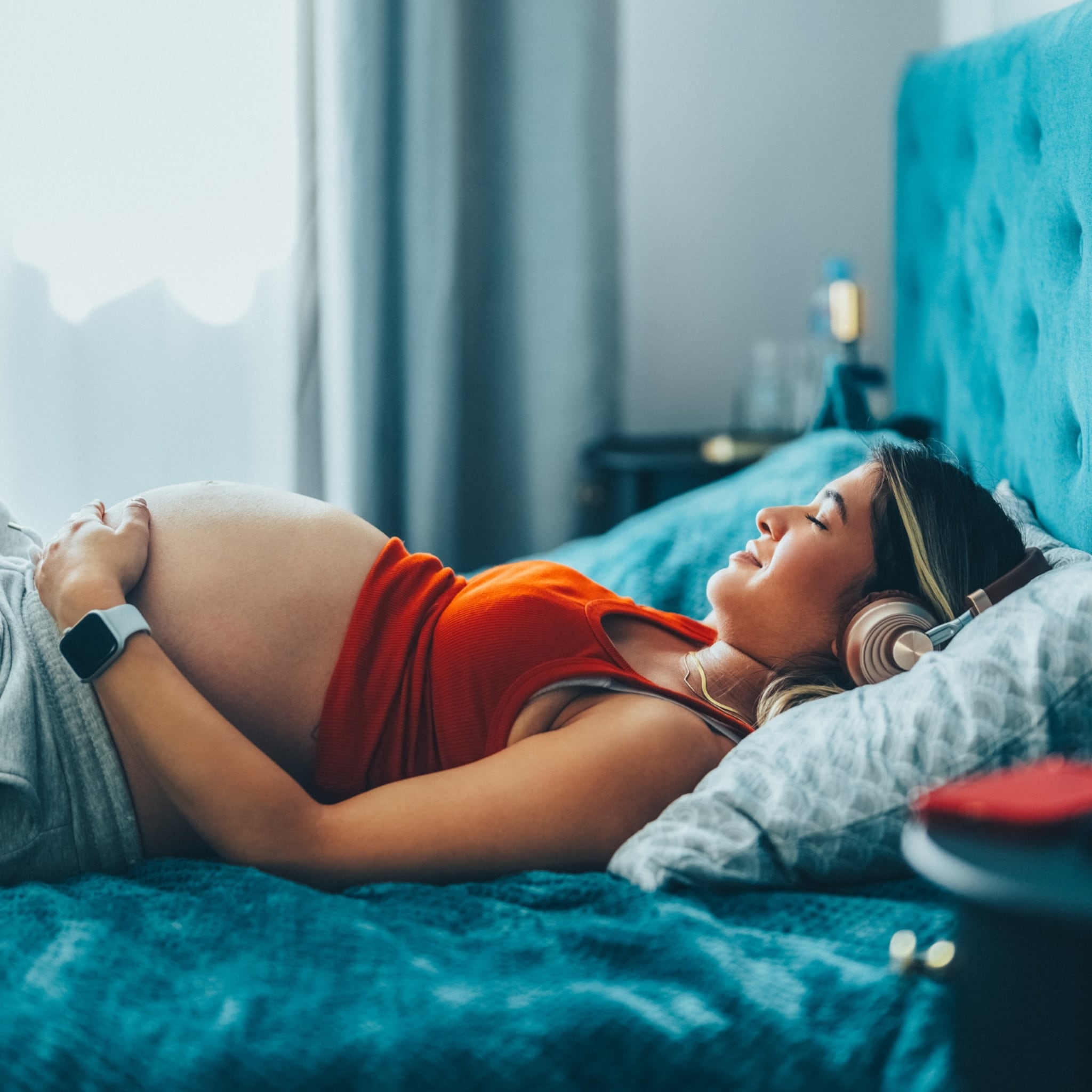 lekker luisteren dit zijn interessante podcasts over zwangerschap ouderschap en opvoeding