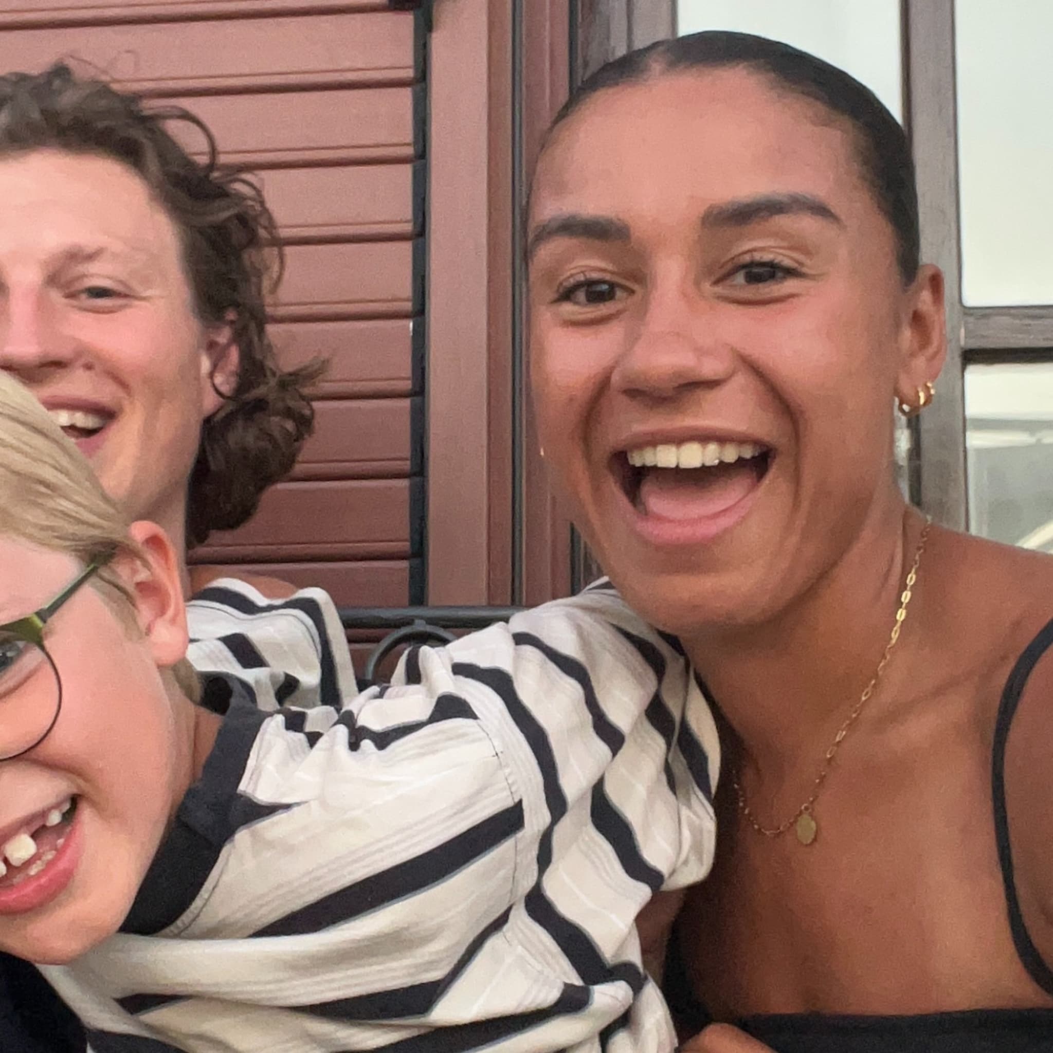 charlize is al zes jaar bonusmoeder